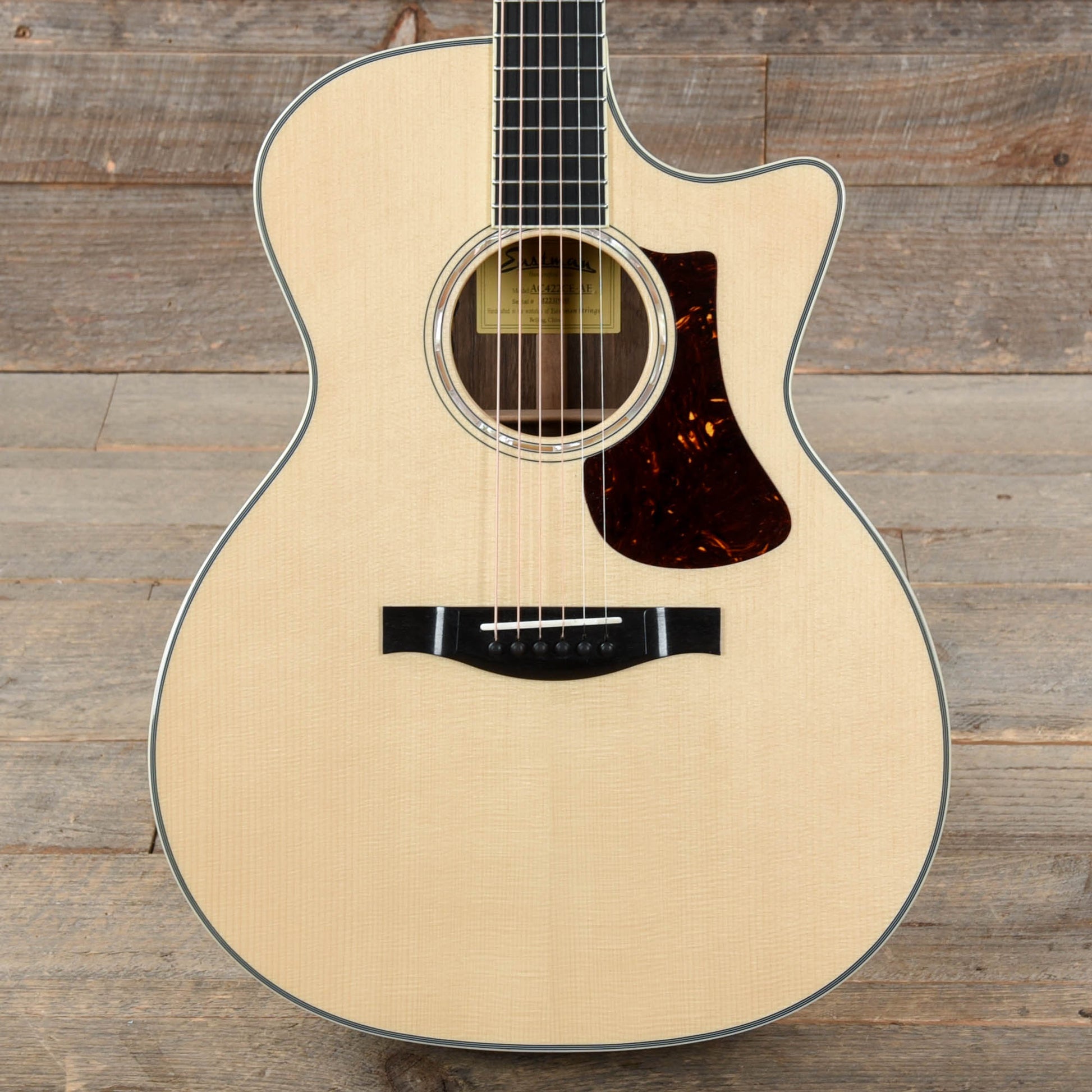 Eastman AC422CE Sitka/Eucalyptus Natural Acoustic Guitars / OM and Auditorium