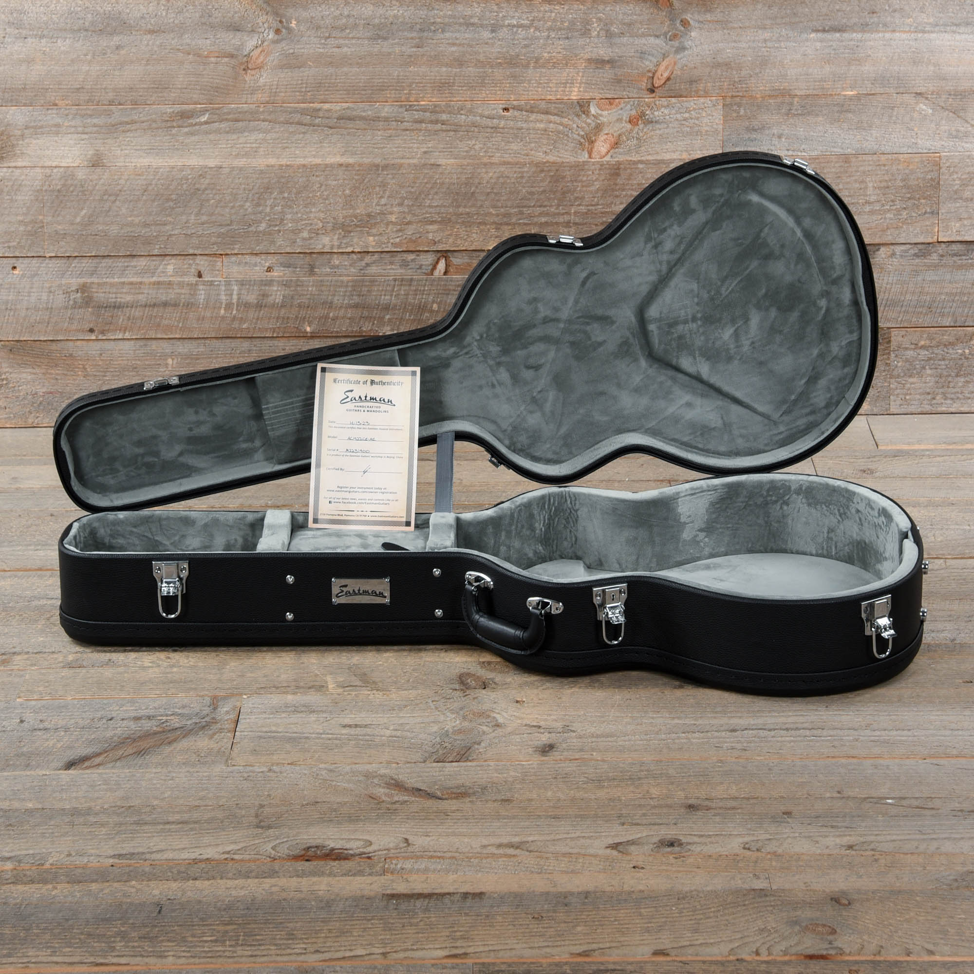 Eastman AC422CE Sitka/Eucalyptus Natural Acoustic Guitars / OM and Auditorium