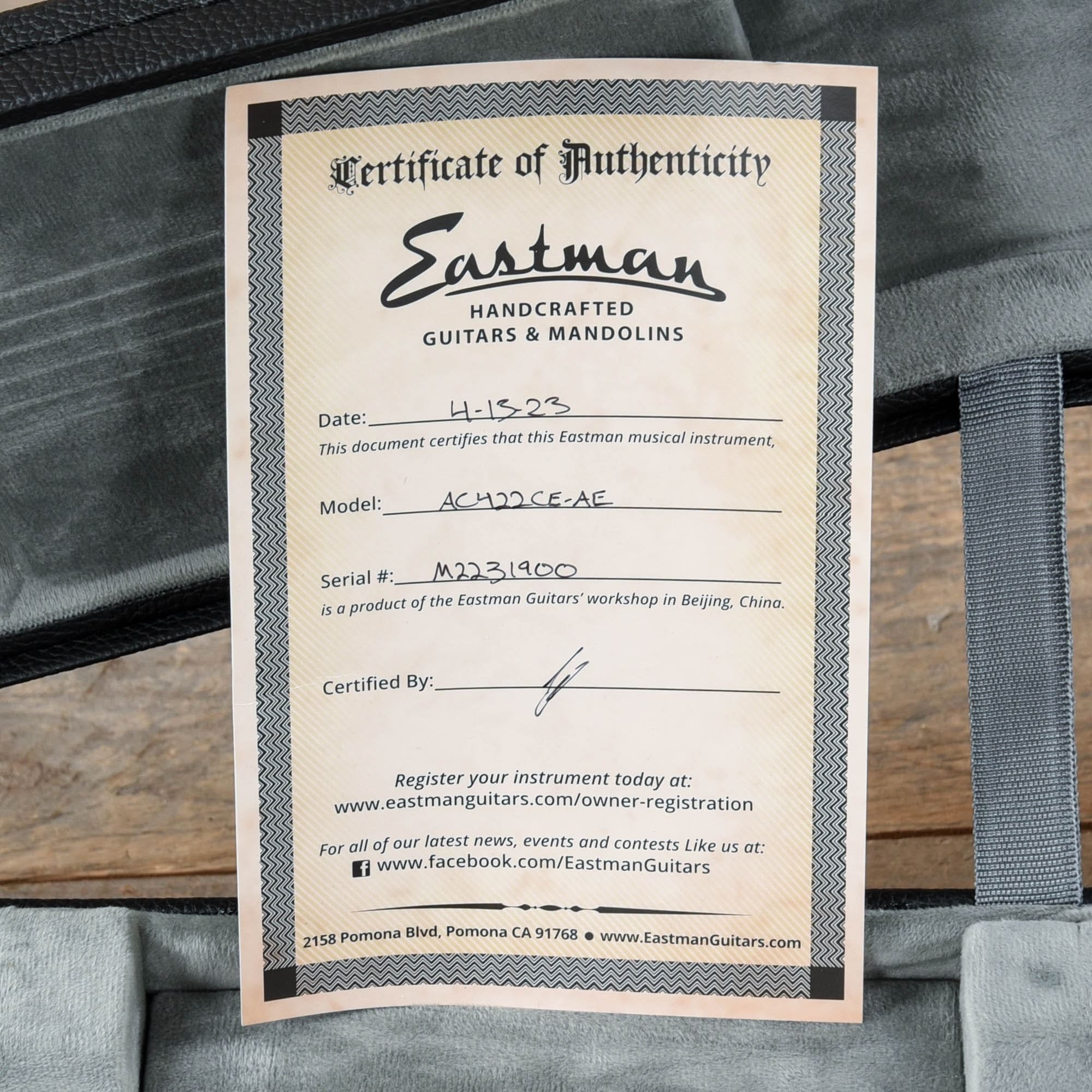 Eastman AC422CE Sitka/Eucalyptus Natural Acoustic Guitars / OM and Auditorium