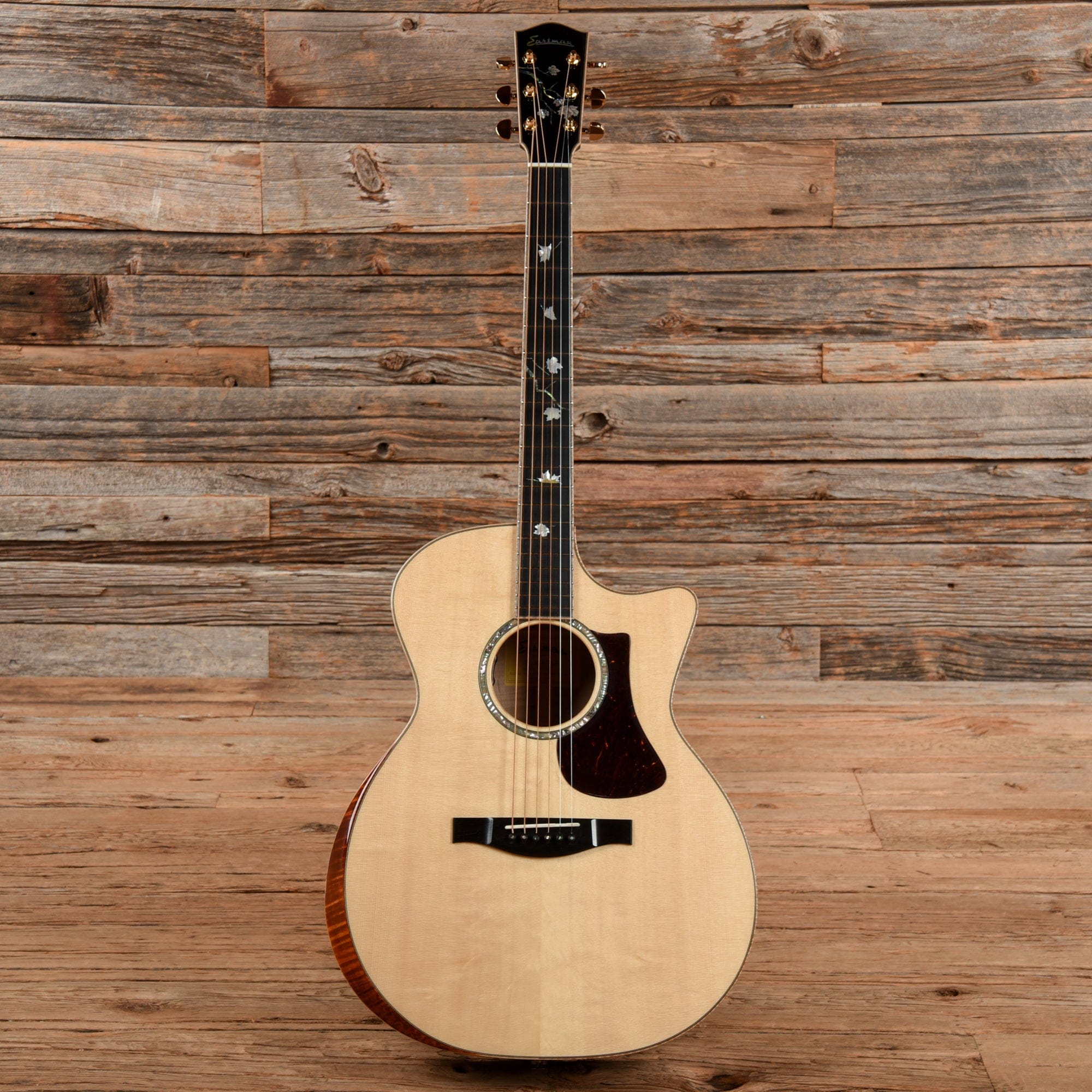 Eastman AC622CE Deluxe Grand Auditorium Sitka/Maple Natural w/LR Baggs Element EAS VTC Acoustic Guitars / OM and Auditorium