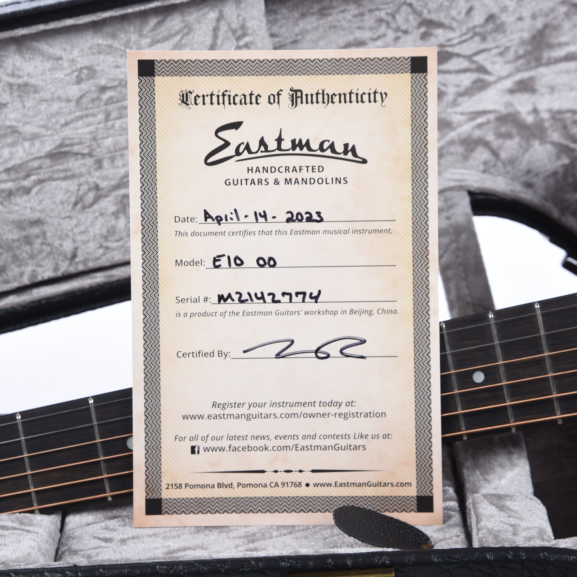 Eastman E10OO Adirondack Spruce/Mahogany OO Natural Acoustic Guitars / OM and Auditorium