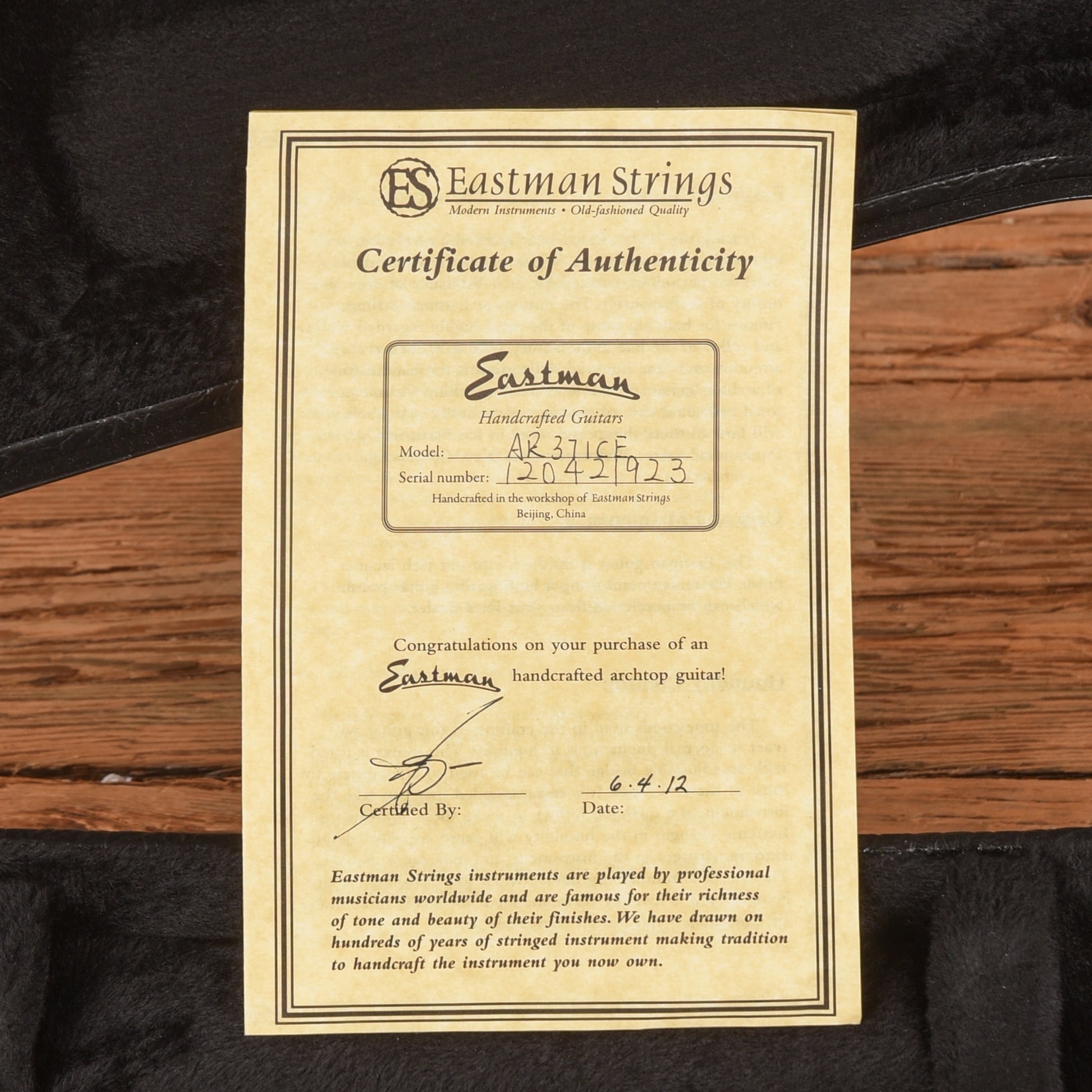Eastman AR371CE Sunburst Electric Guitars