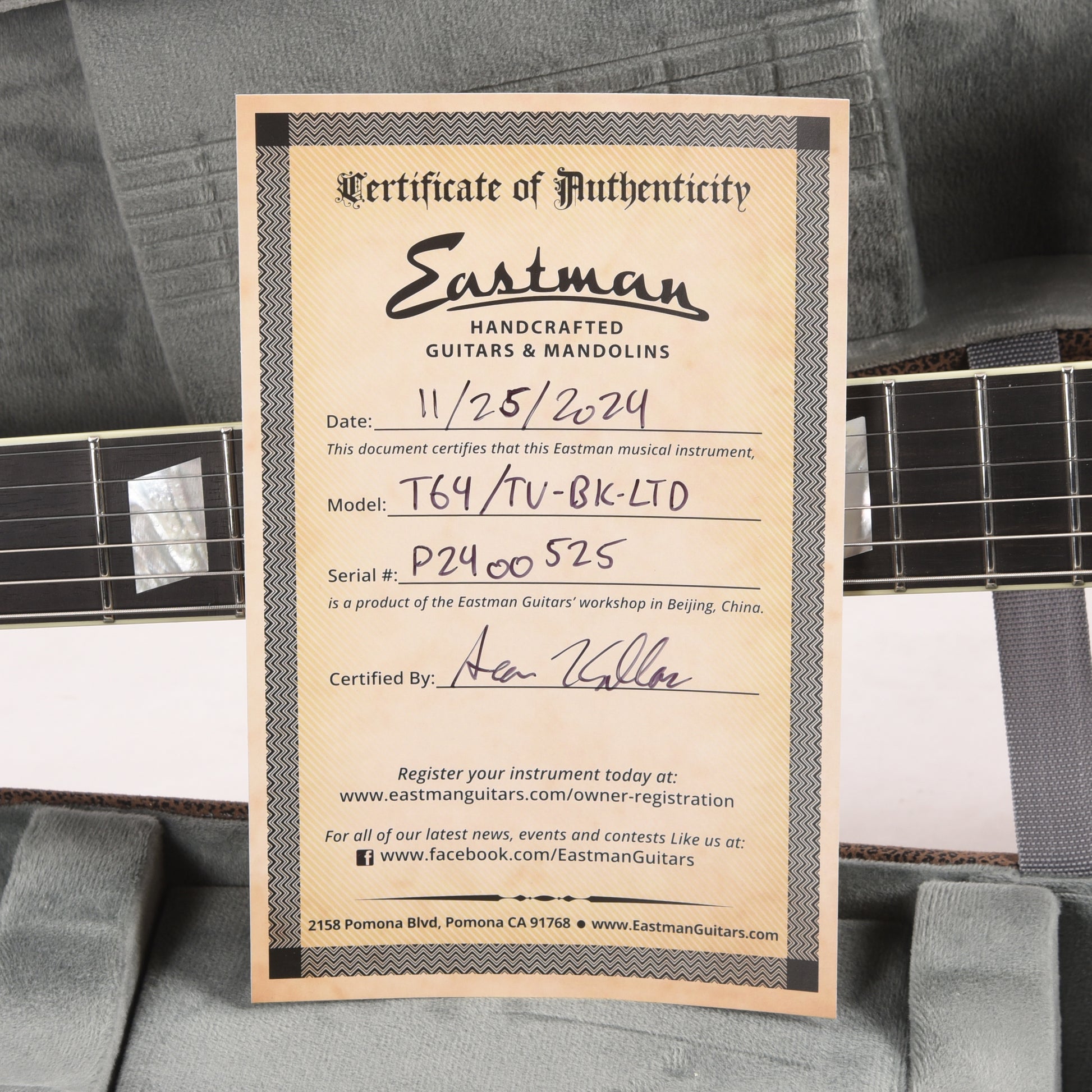 Eastman Limited Edition T64 Truetone Vintage Black w/Bigsby Electric Guitars / Semi-Hollow