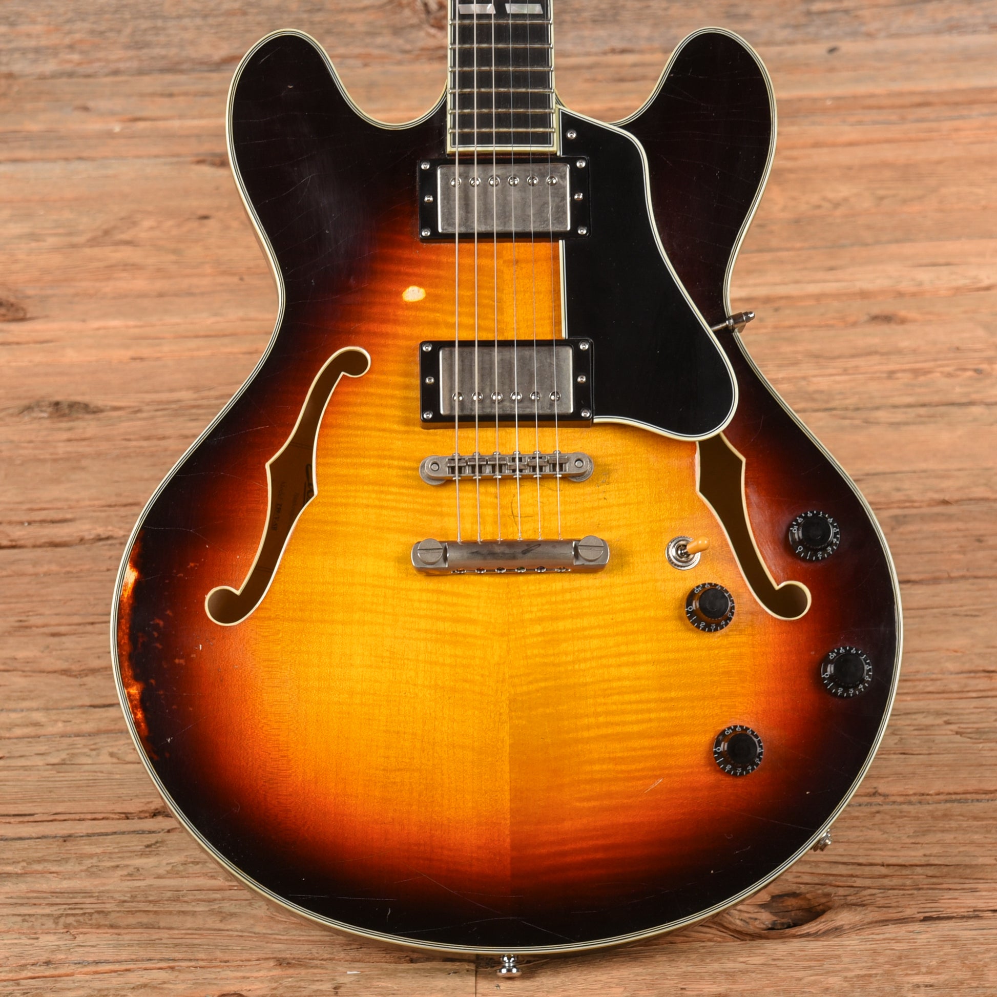 Eastman T59/v Sunburst Electric Guitars / Semi-Hollow