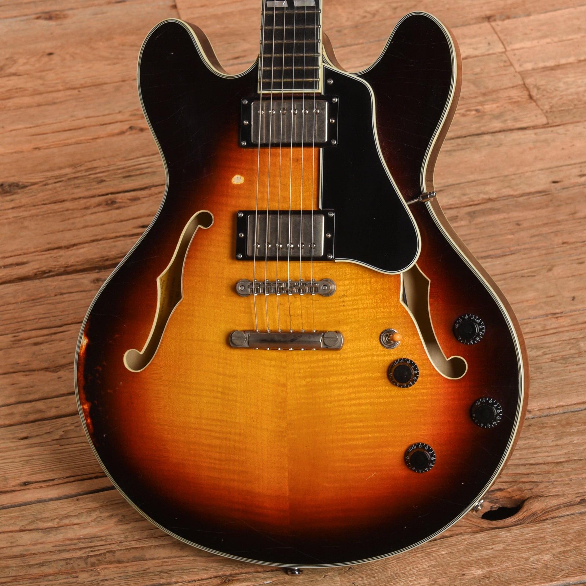 Eastman T59/v Sunburst Electric Guitars / Semi-Hollow