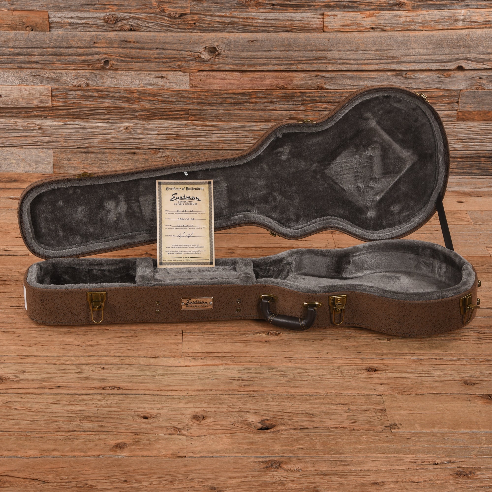 Eastman SB56/N-GD Gold 2021 Electric Guitars / Solid Body
