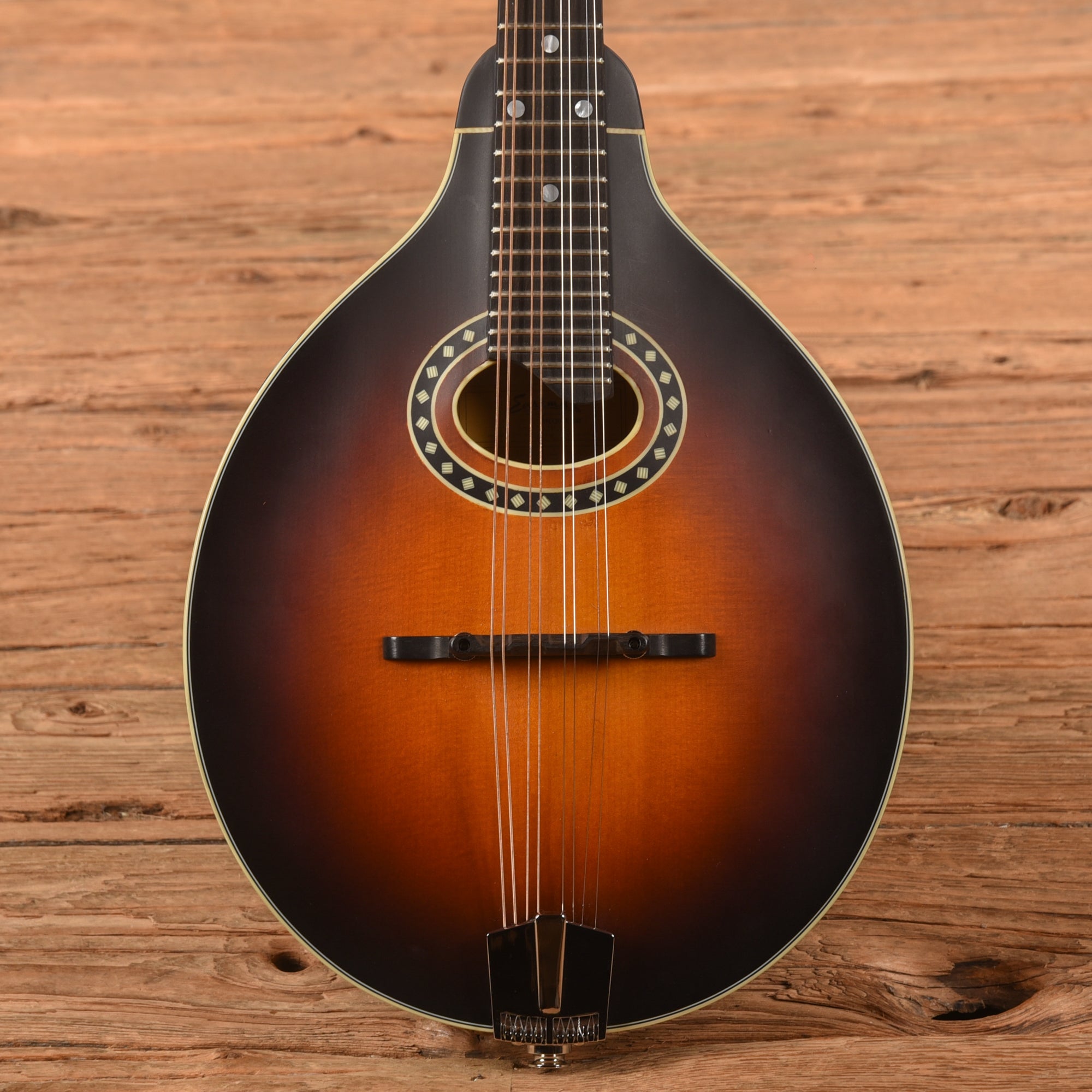 Eastman MD304E Sitka/Maple A-Style Oval Hole Mandolin Sunburst w/K&K Duotone Folk Instruments / Mandolins