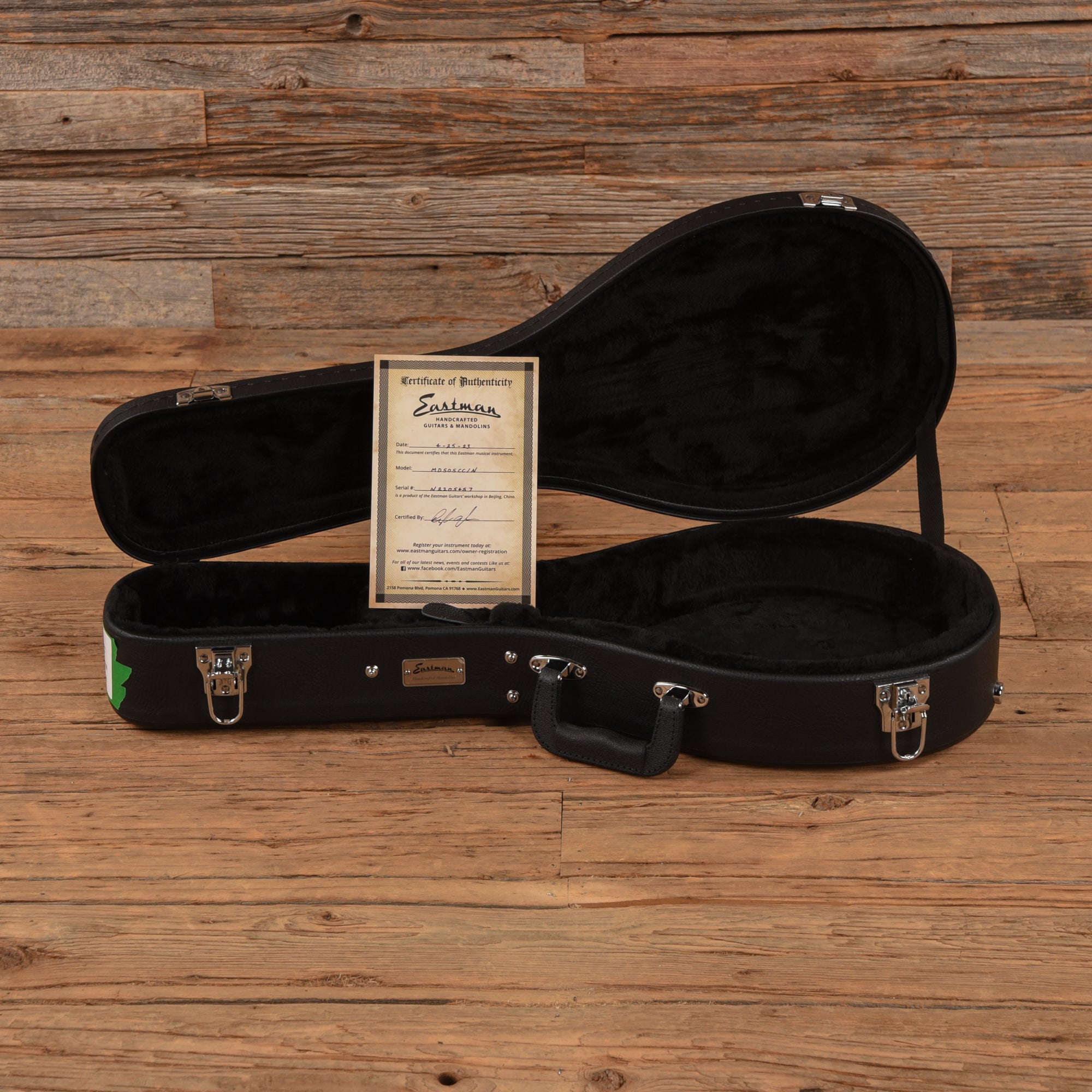 Eastman MD505CC/n Sitka/Maple A-Style Mandolin Classic Finish Vintage Nitro Folk Instruments / Mandolins
