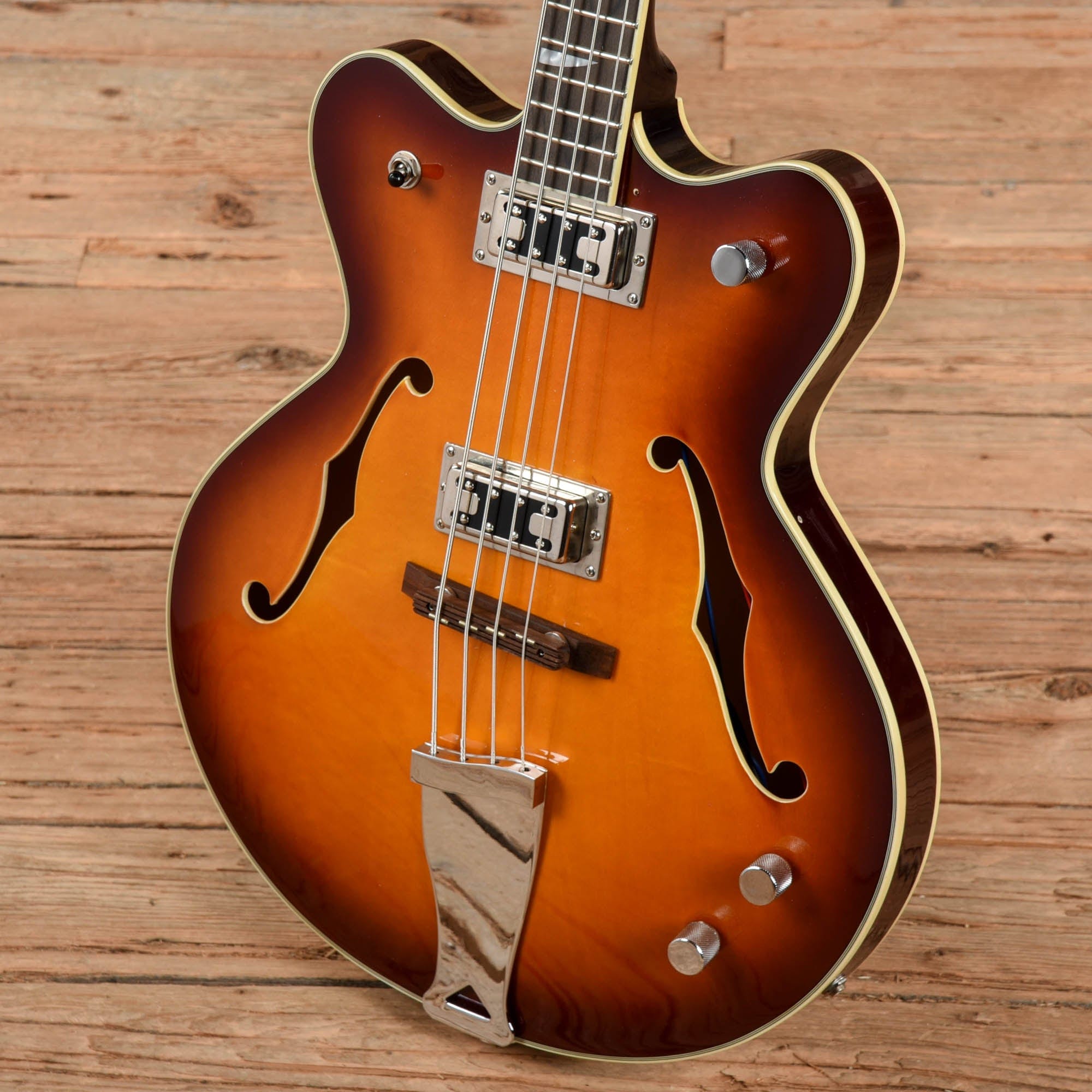 Eastwood Classic 4 Bass Sunburst Bass Guitars / 4-String