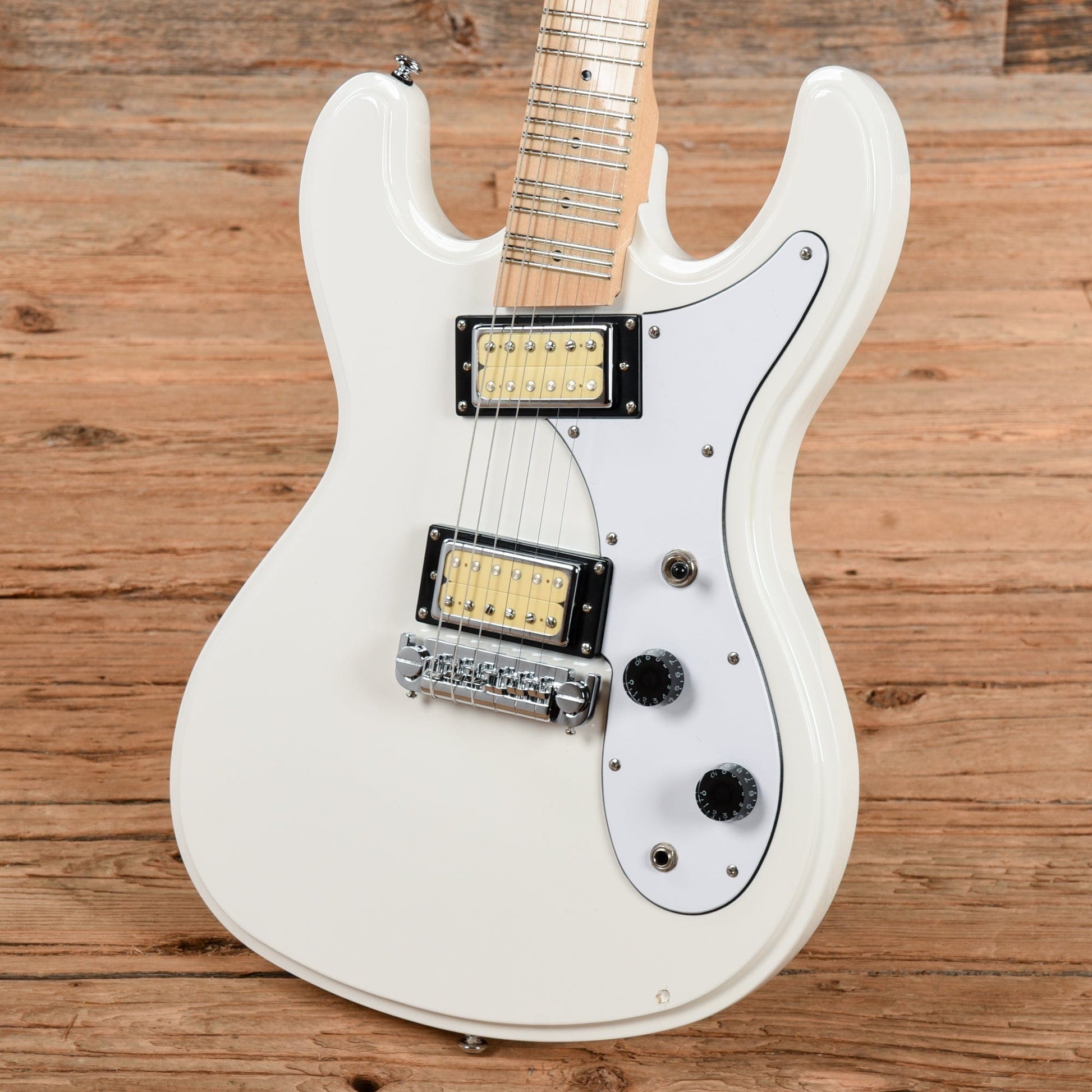 Eastwood Hi-Flyer Phase IV MT White Electric Guitars / Solid Body