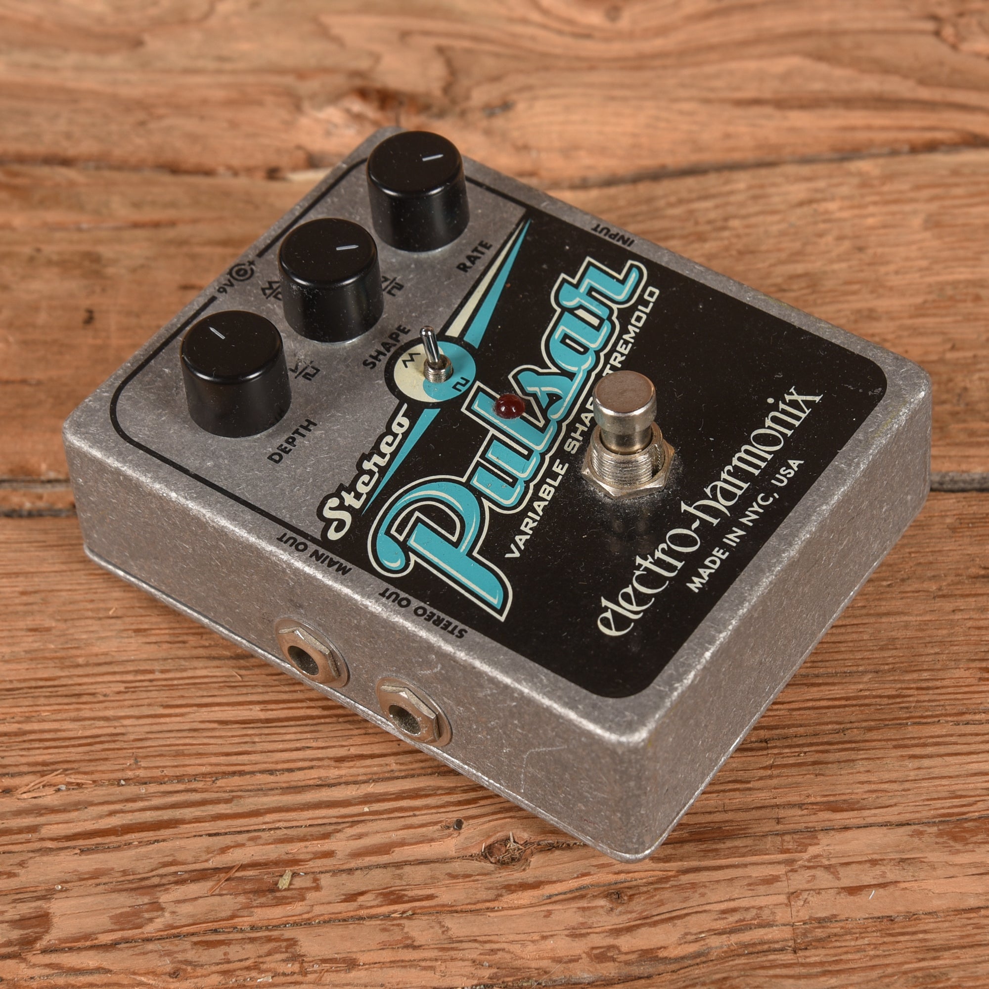 Electro-Harmonix Pulsar Variable Shape Tremolo Effect Pedals