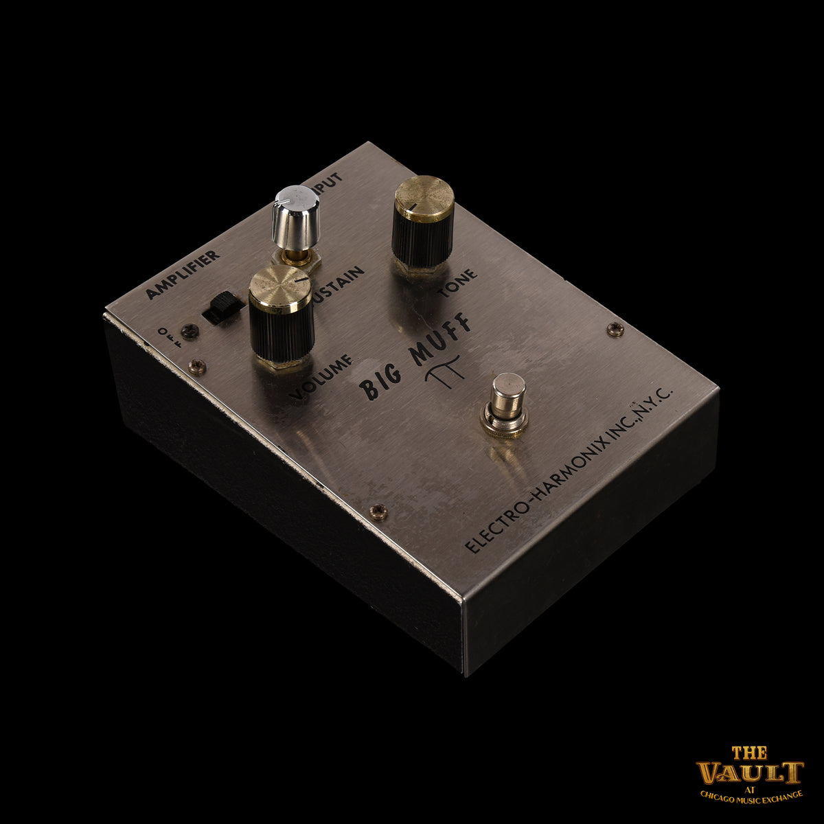 Electro-Harmonix sort la pédale de fuzz Triangle Big Muff Pi, une réédition de la première Big Electro-Harmonix sort la pédale de fuzz Triangle Big Muff Pi, une réédition de la première Big