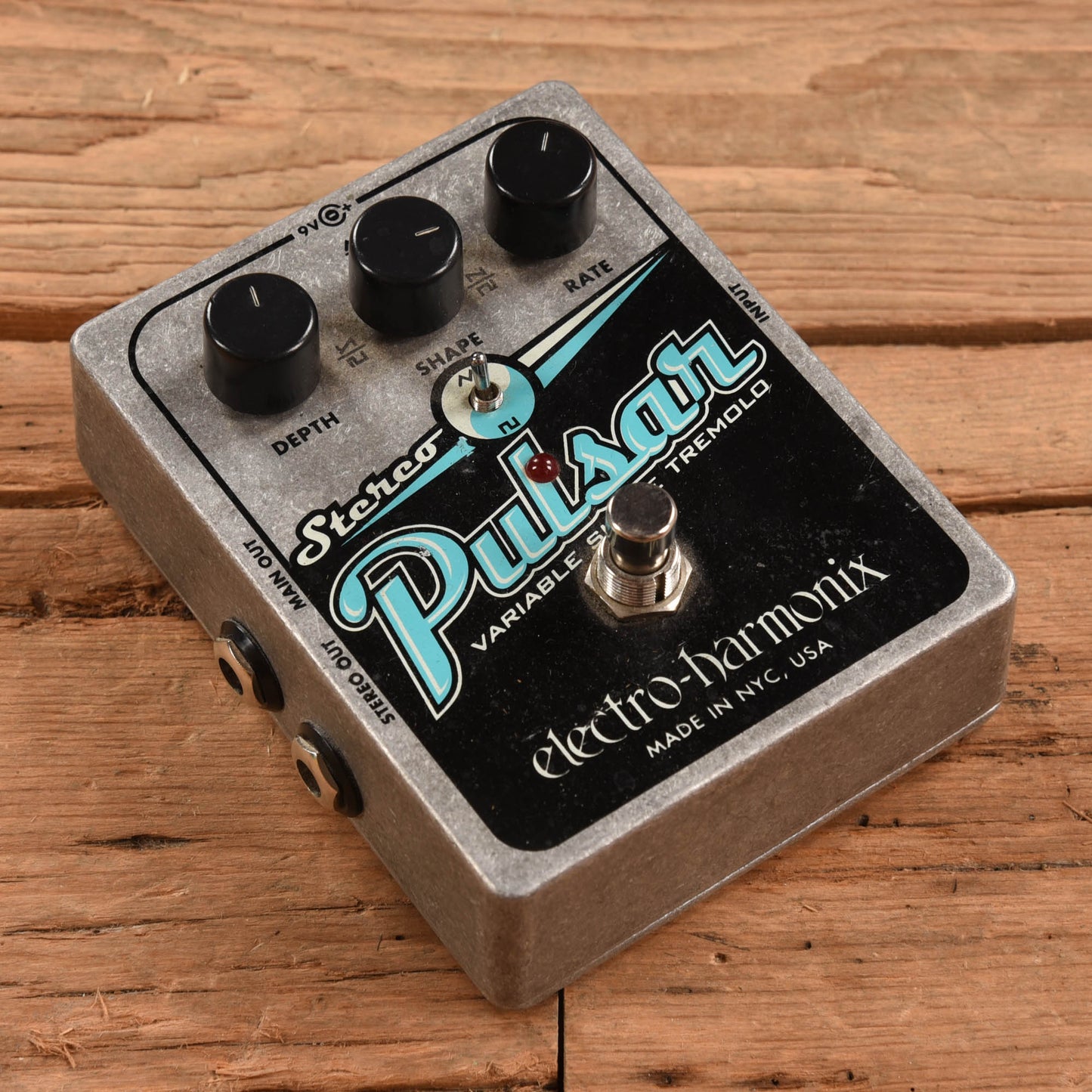 Electro-Harmonix Stereo Pulsar Effects and Pedals / Tremolo