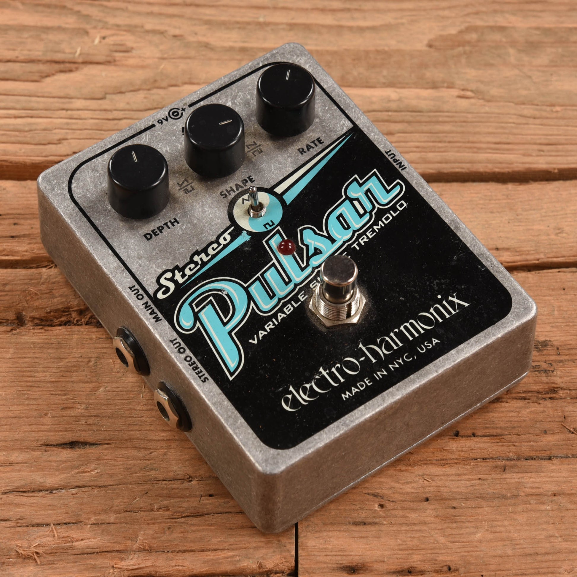 Electro-Harmonix Stereo Pulsar Effects and Pedals / Tremolo