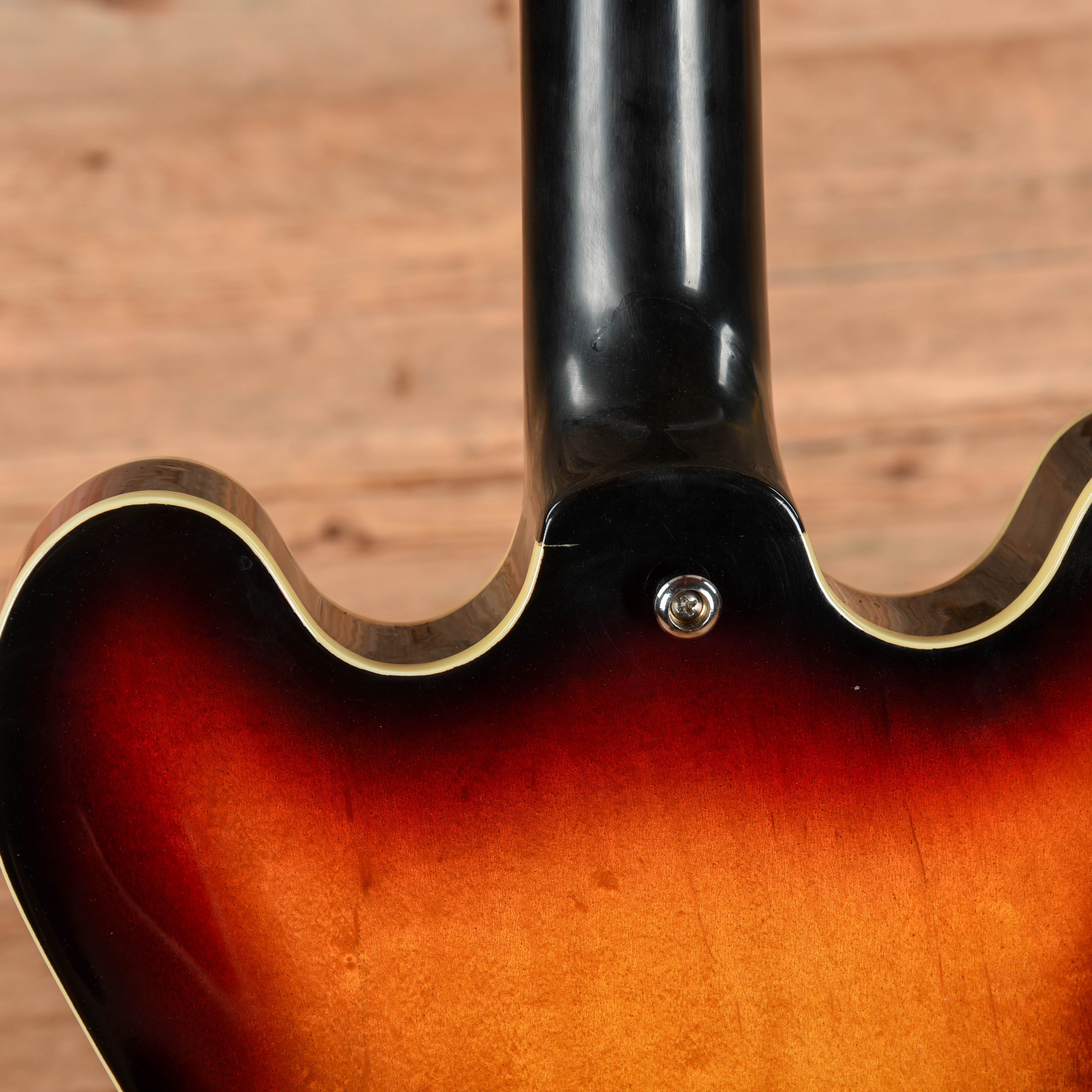 Epiphone Rivoli Bass Cherry Bass Guitars / 4-String