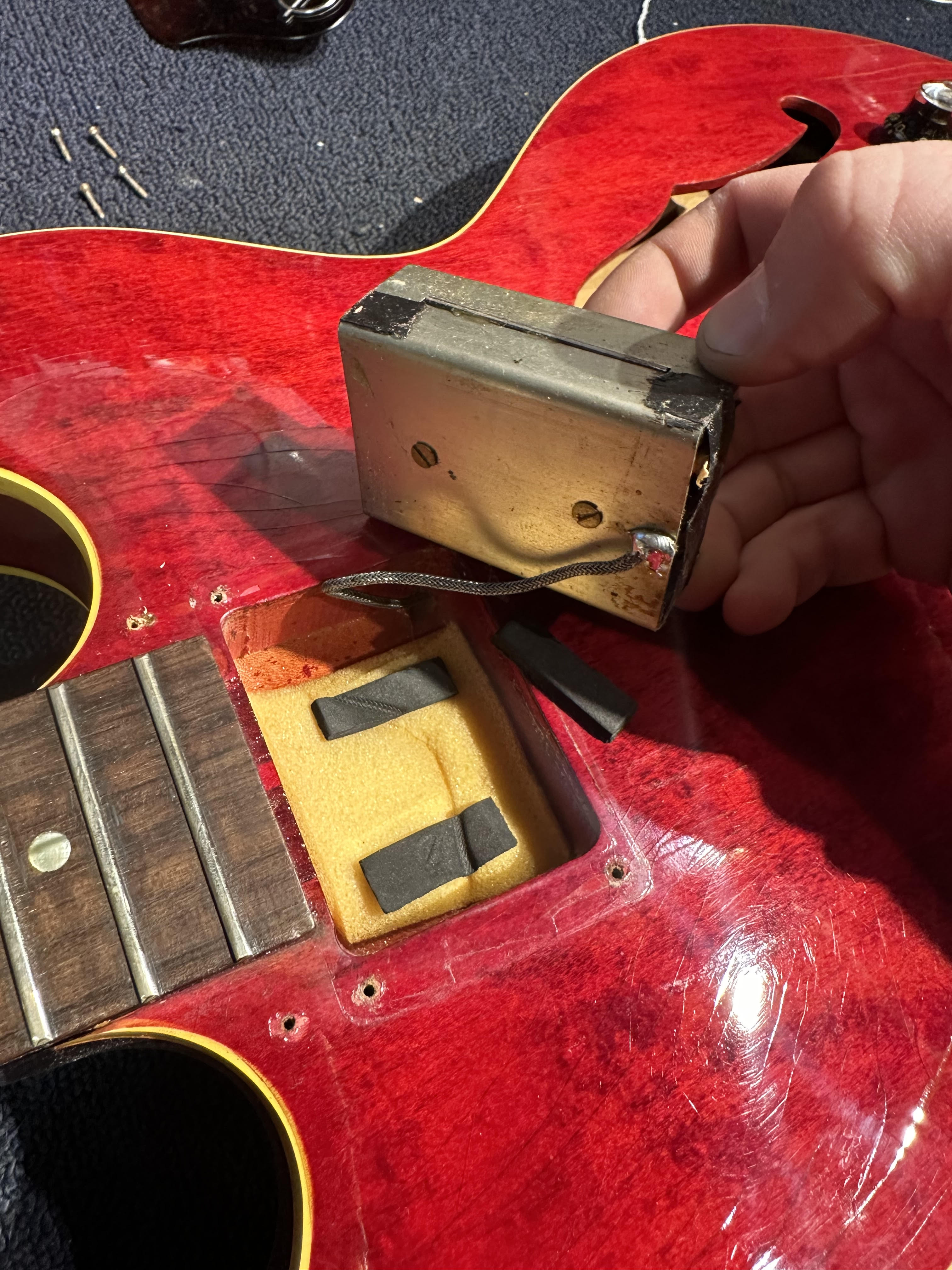 Epiphone Rivoli Cherry 1967 Bass Guitars / 4-String