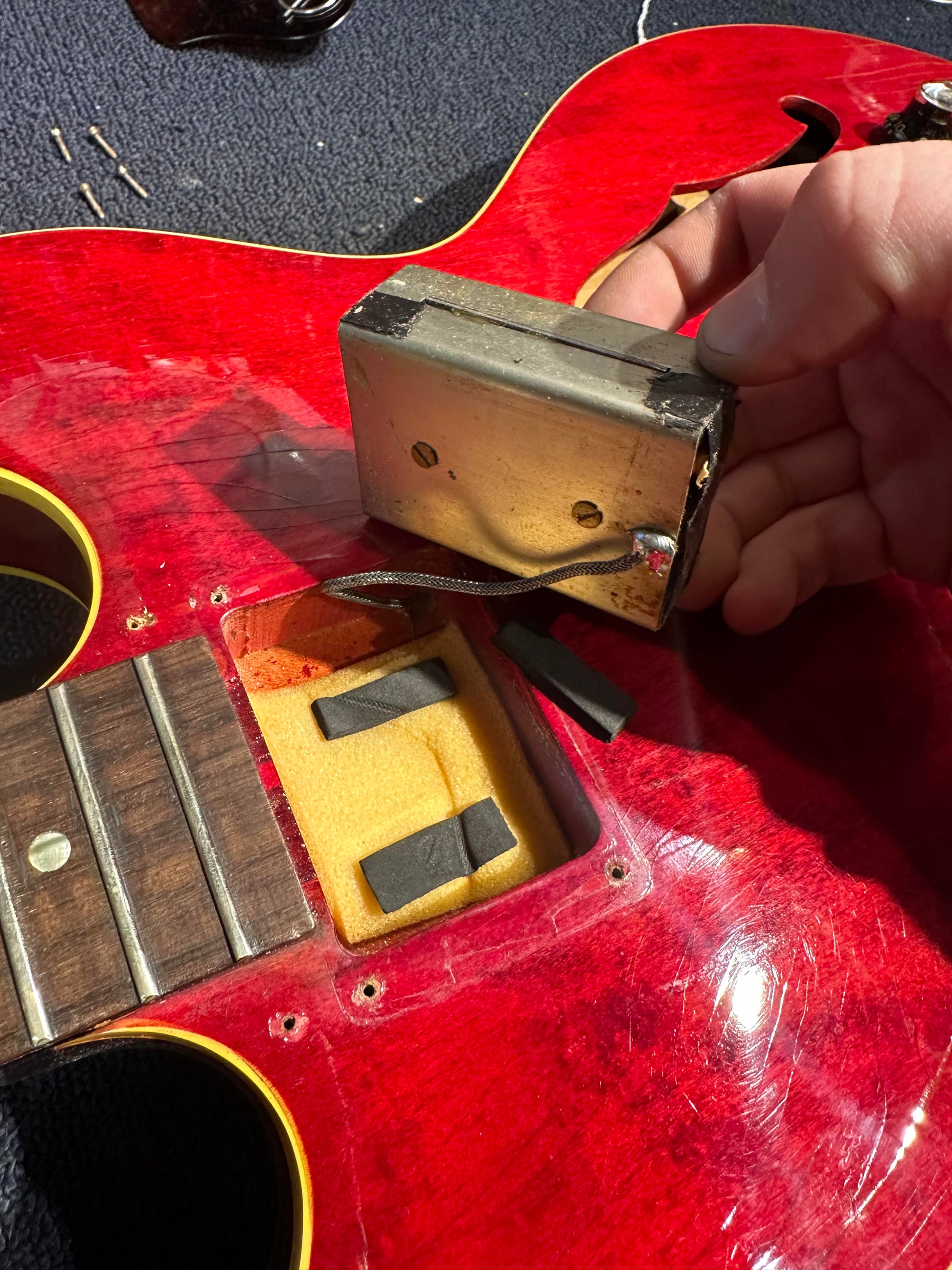 Epiphone Rivoli Cherry 1967 Bass Guitars / 4-String