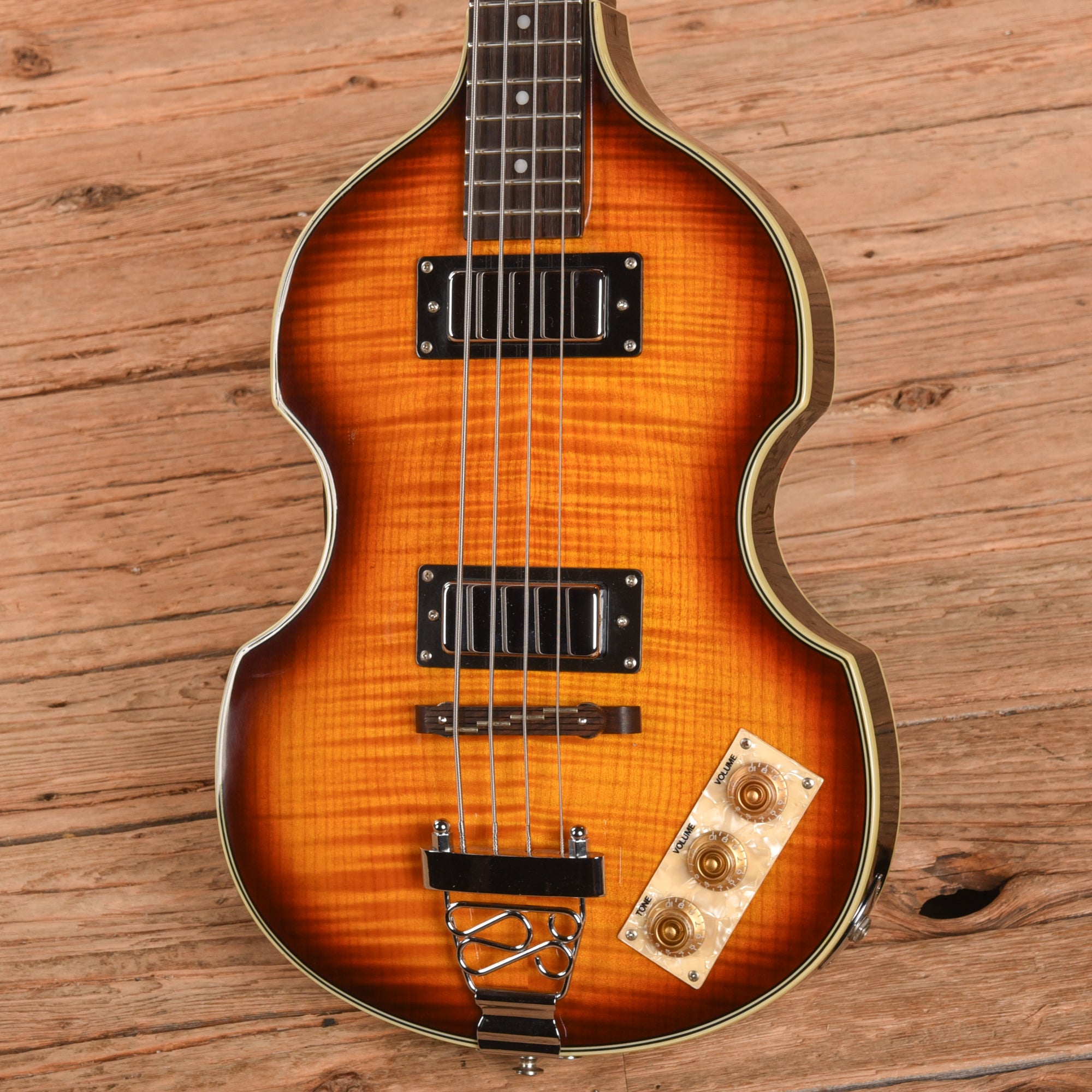 Epiphone Viola Bass Sunburst 2001 Bass Guitars / 4-String
