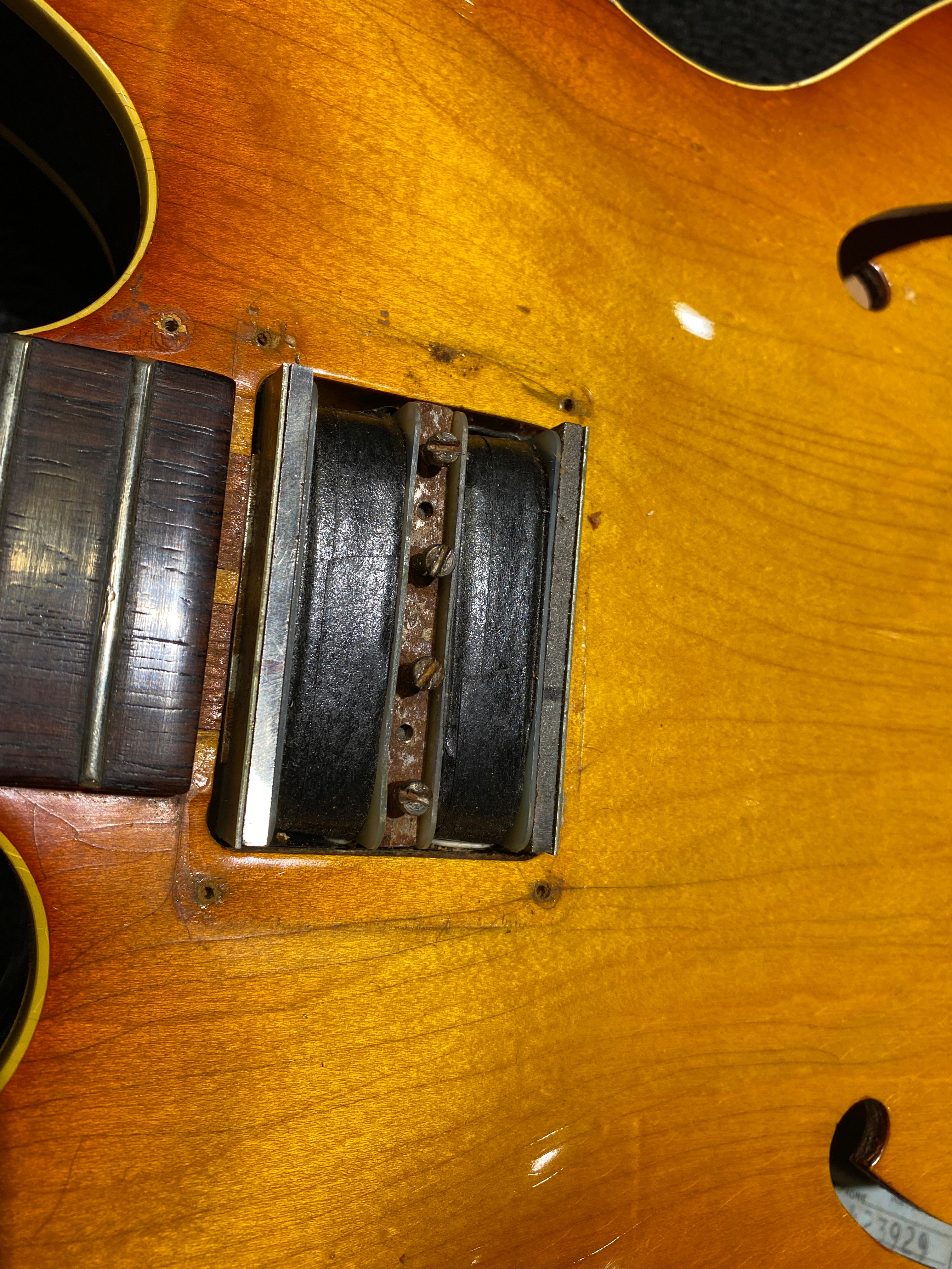 Epiphone Rivoli Sunburst 1966 Bass Guitars