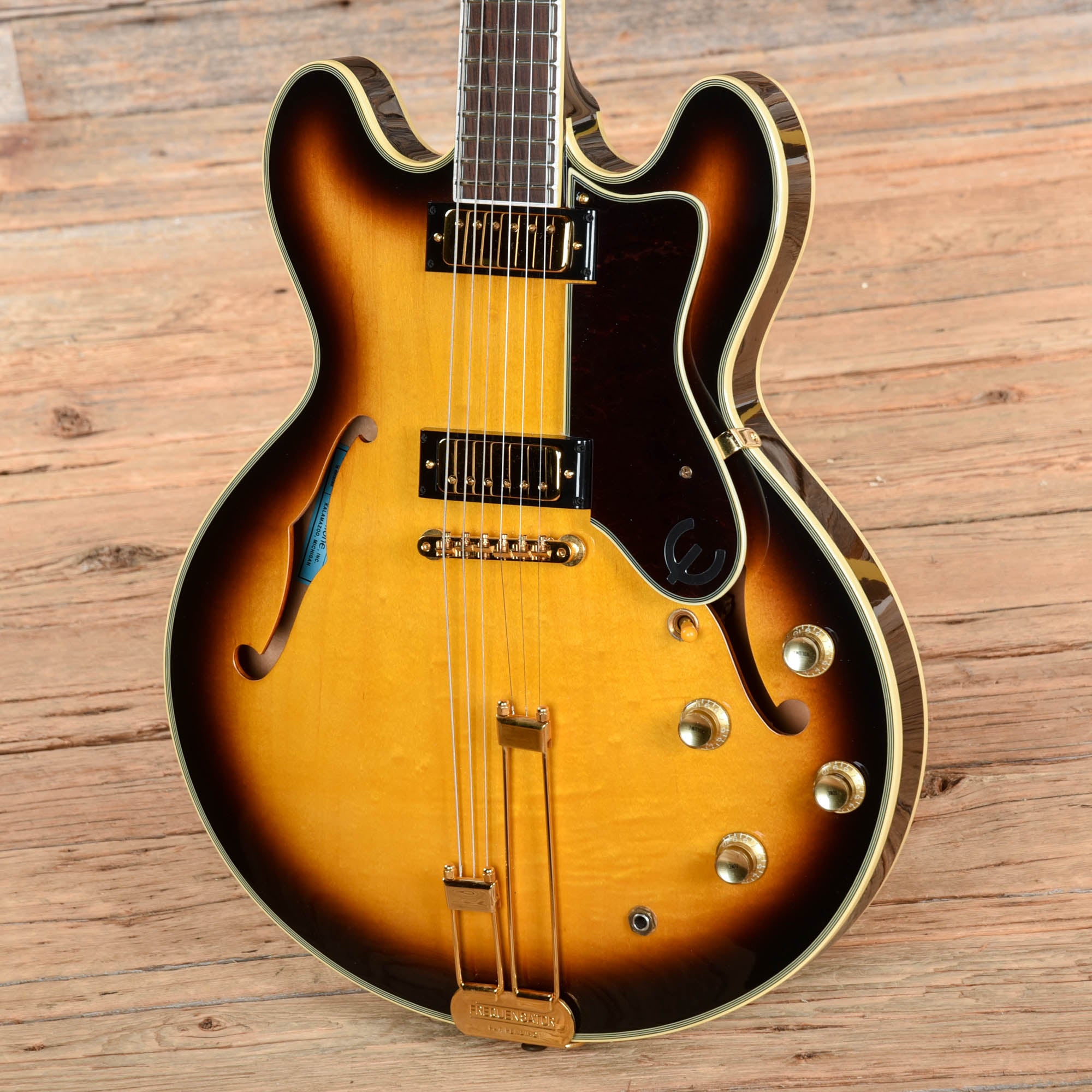 Epiphone '62 Sheraton Reissue Sunburst 1996 Electric Guitars / Semi-Hollow
