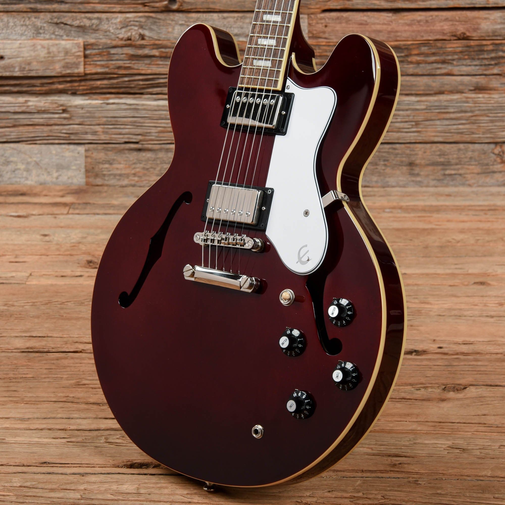 エレキギター epiphone noel galager riviera Epiphone Noel Gallagher Riviera review | Guitar World