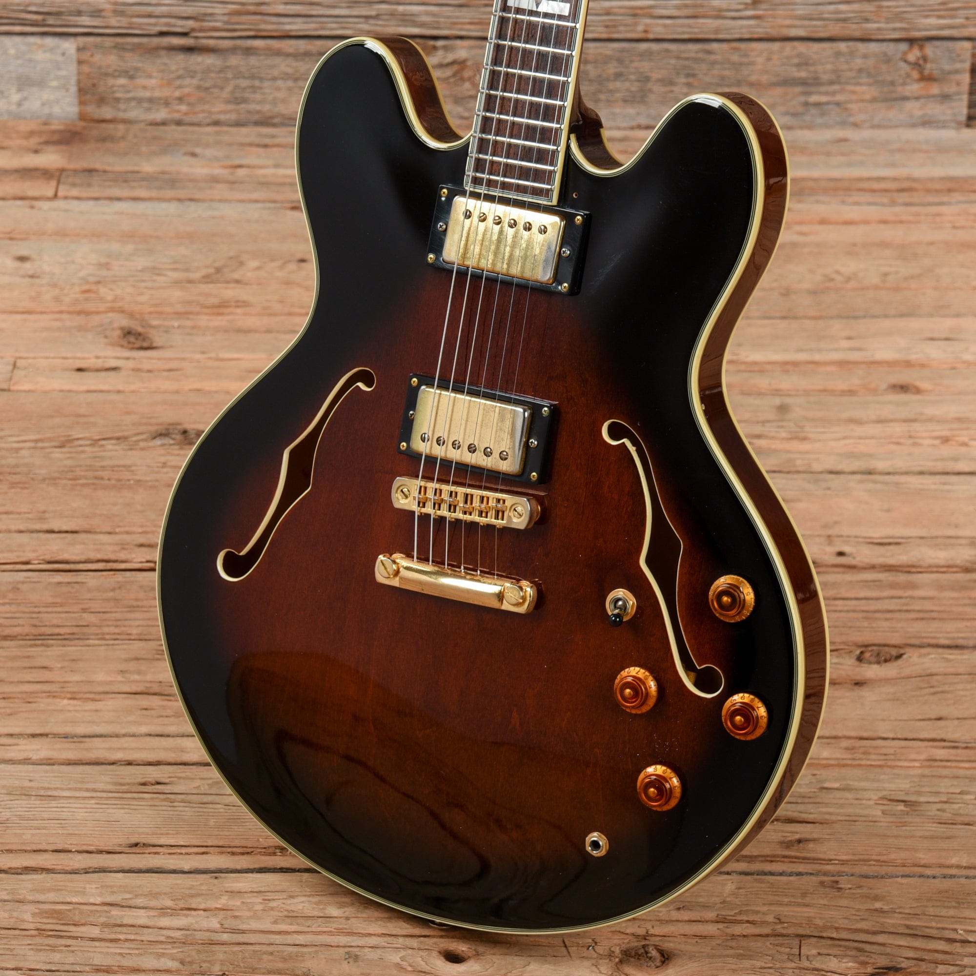 Epiphone Sheraton II Sunburst 2007 Electric Guitars / Semi-Hollow