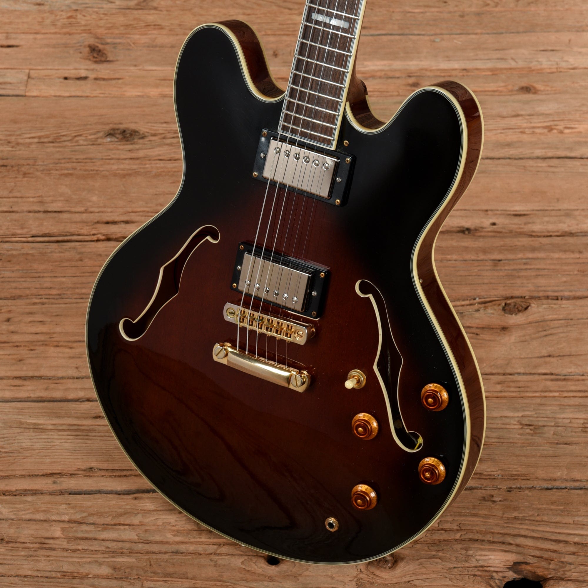 Epiphone Sheraton Sunburst 1999 Electric Guitars / Semi-Hollow