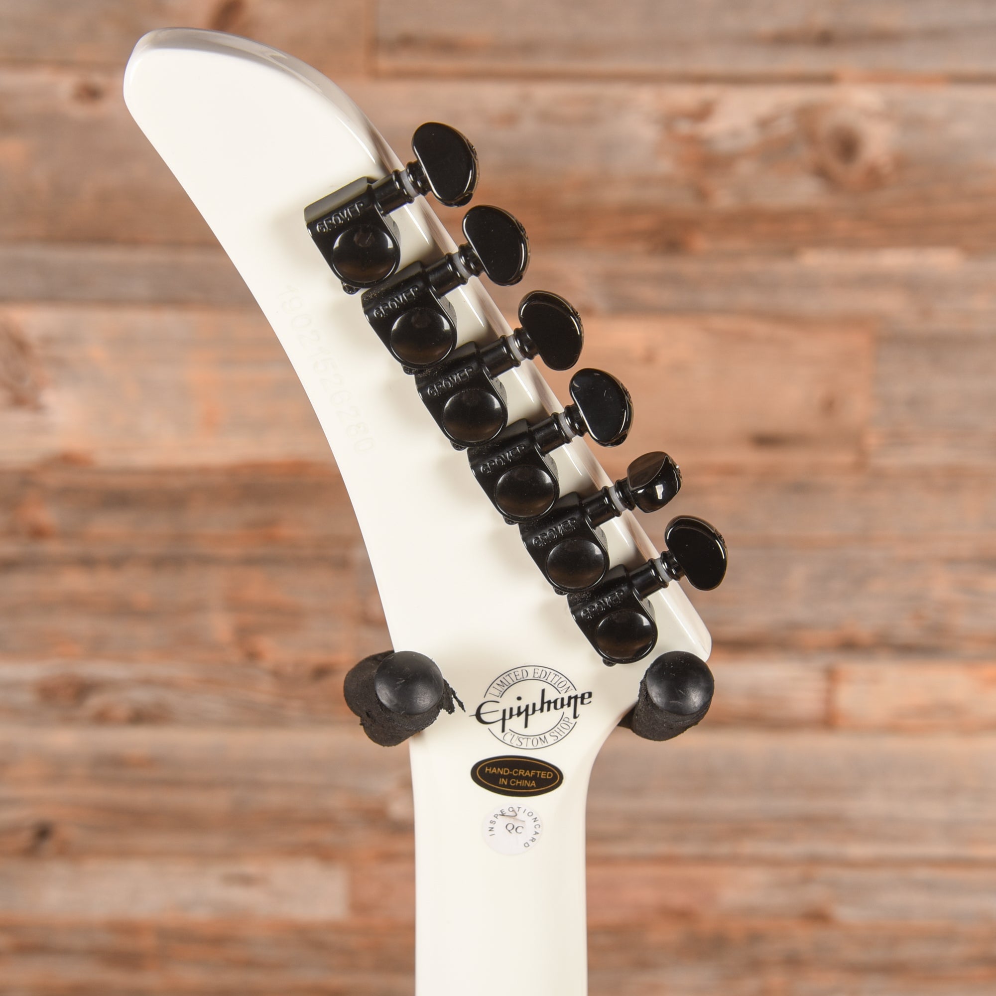 84 Explorer Epiphone '84 Explorer-EX Alpine White 2019 – Chicago Music Exchange