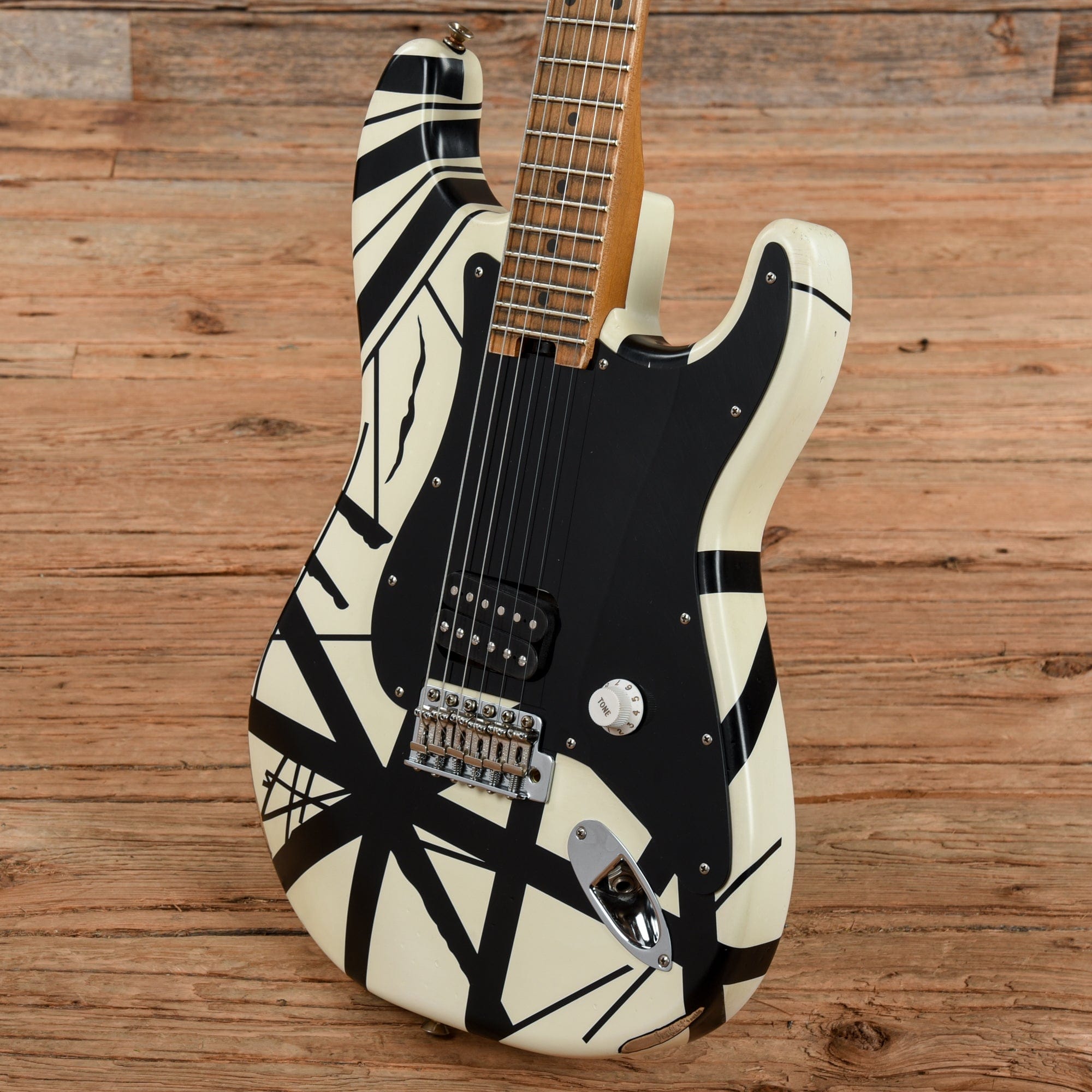 EVH Striped Series 78 Eruption White/Black 2022 Electric Guitars / Solid Body