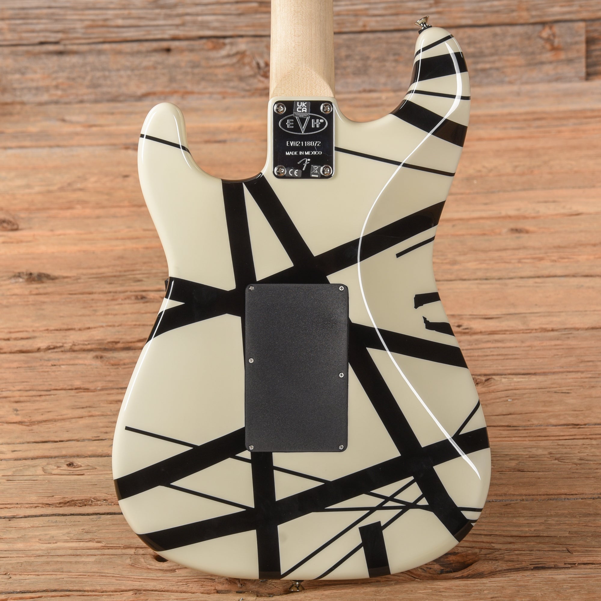 EVH Striped Series White & Black 2021 Electric Guitars / Solid Body