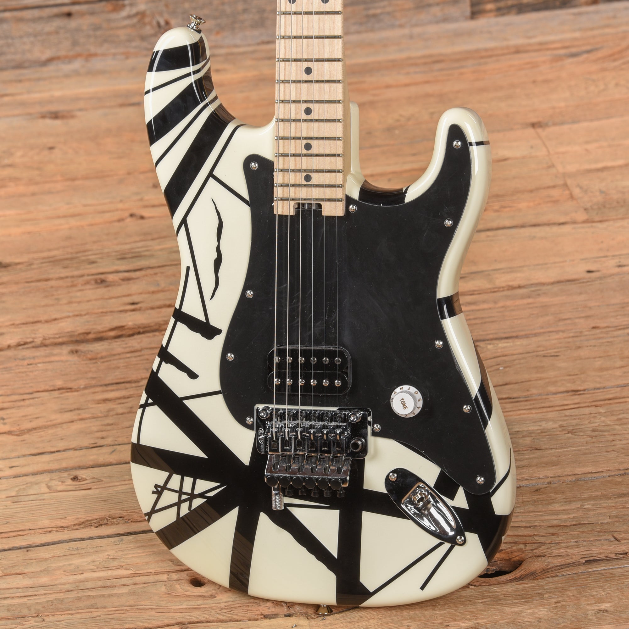 EVH Striped Series White & Black 2021 Electric Guitars / Solid Body