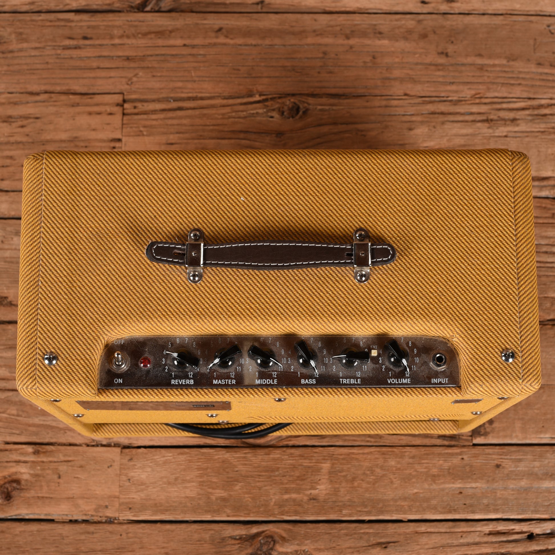 Fender Blues Junior 2-Channel 15-Watt 1x12" Guitar Combo Amp Amplifiers