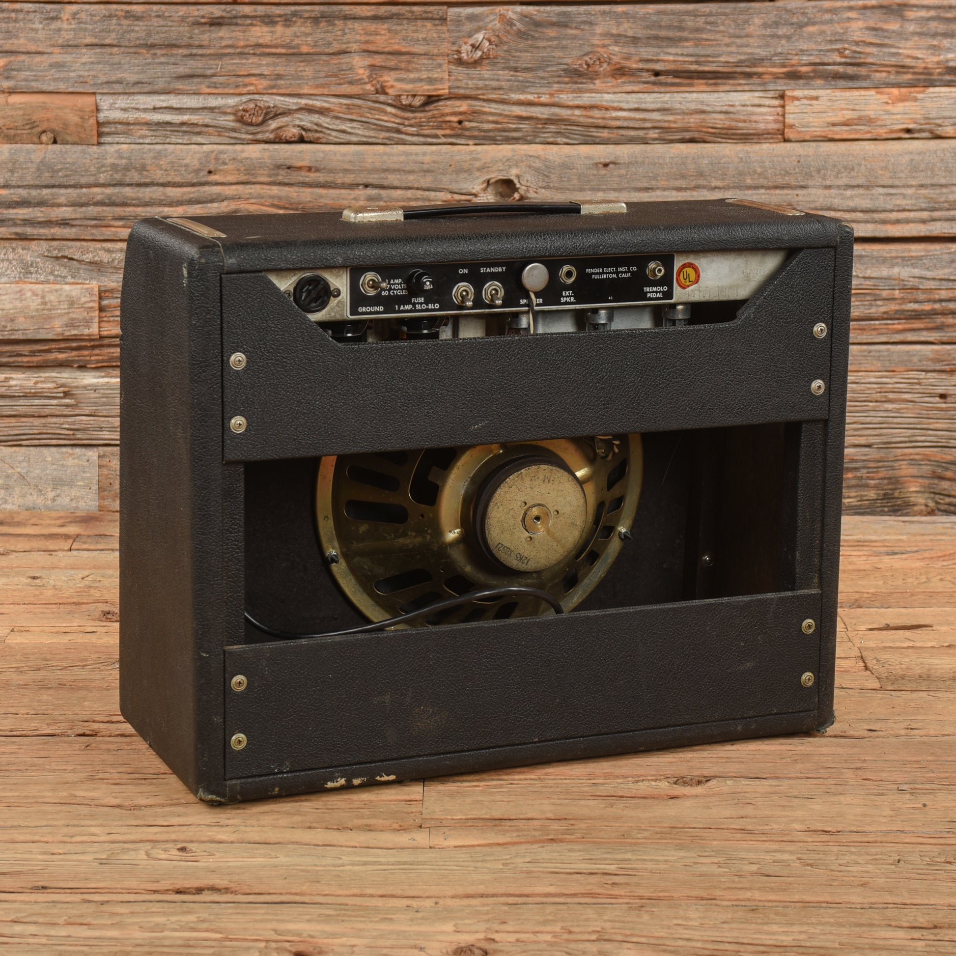 Fender Deluxe 2-Channel 20-Watt 1x12" Guitar Combo Amp  1963 Amps / Guitar Amps / Guitar Cabinets