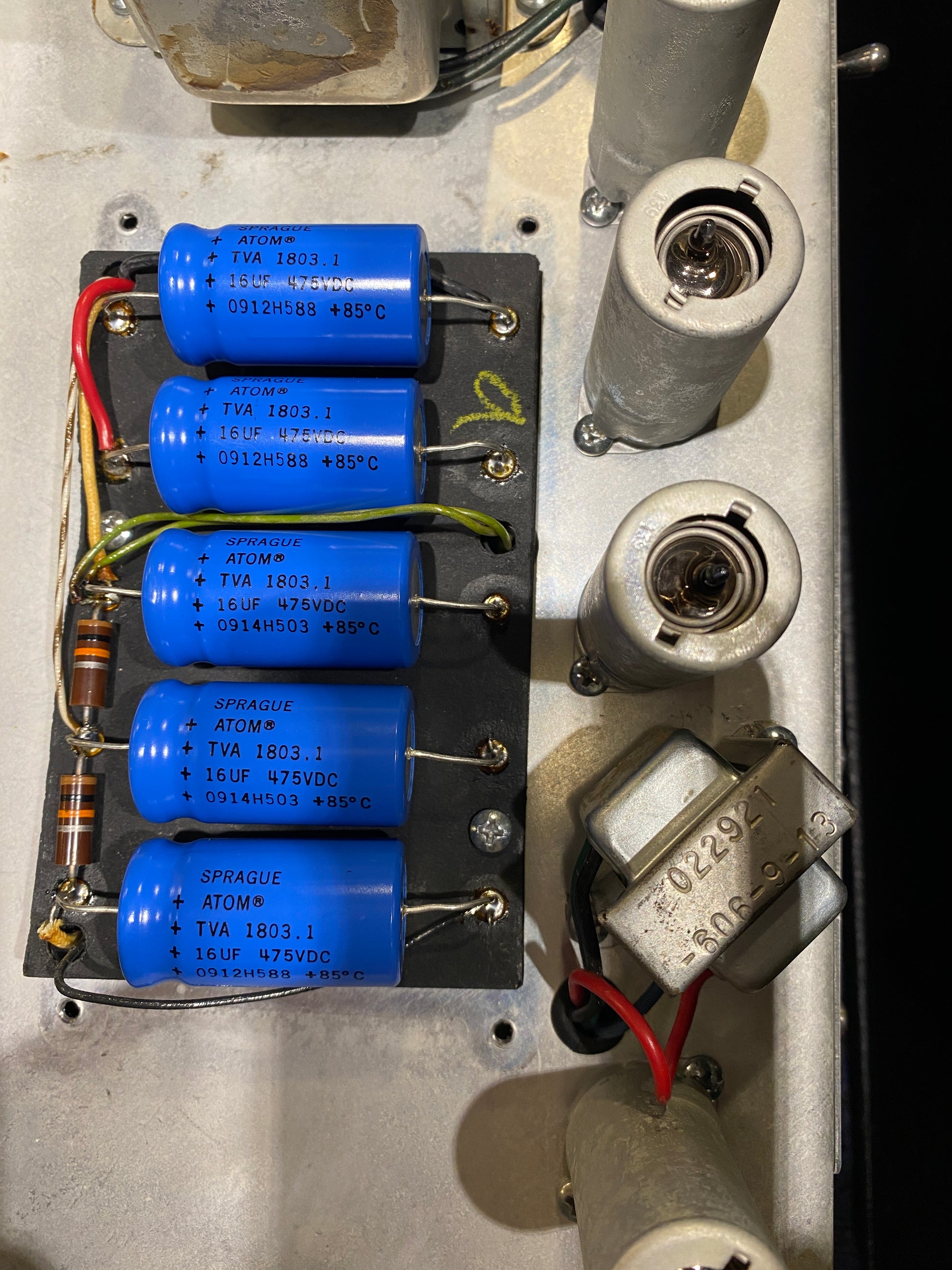 Fender Deluxe Reverb "Drip Edge" 2-Channel 22-Watt 1x12" Guitar Combo  1969 Amps / Guitar Amps / Guitar Cabinets