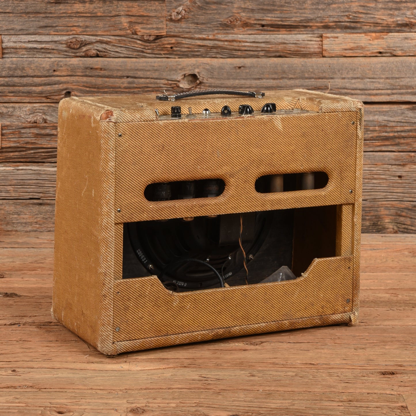 Fender Deluxe Tweed Amplifier  1956 Amps / Guitar Amps / Guitar Cabinets