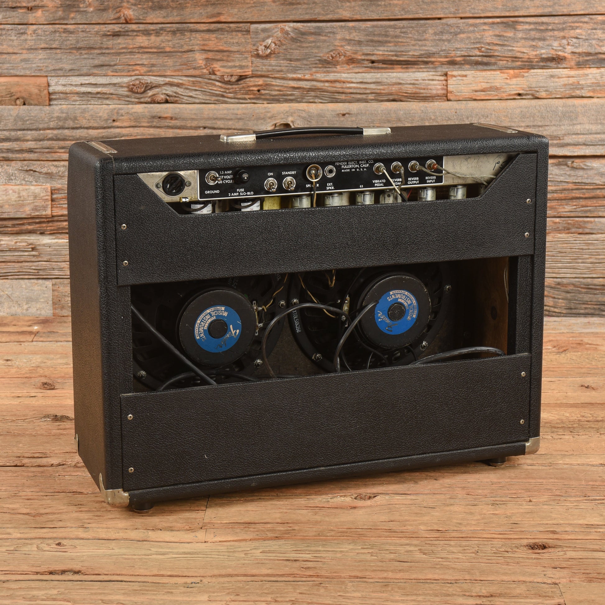 Fender Vibrolux Reverb 2-Channel 35-Watt 1x15" Guitar Combo Amp  1965 Amps / Guitar Amps / Guitar Cabinets