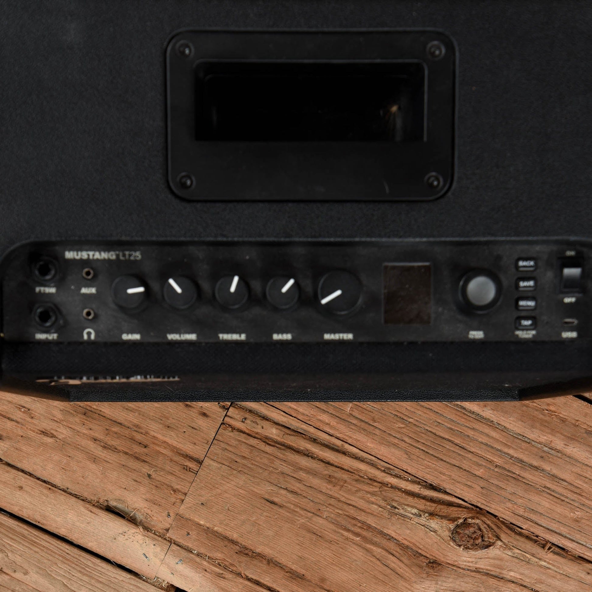 Fender Mustang LT25 25-Watt 1x8" Digital Modeling Guitar Combo Amps / Guitar Cabinets