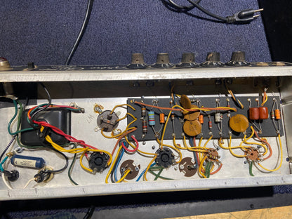 Fender Vibro Champ 6-Watt 1x8" Guitar Combo Amp  1967 Amps / Guitar Cabinets