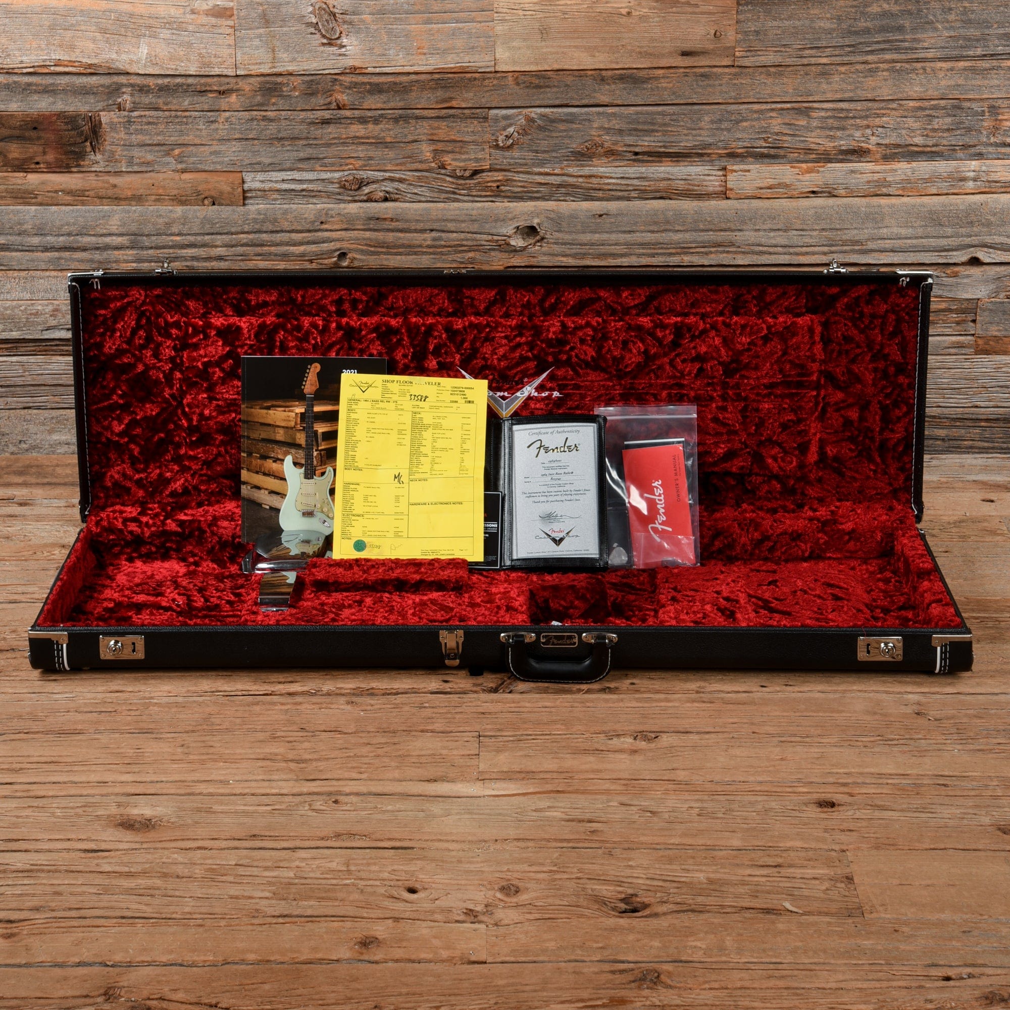 Fender Custom Shop '64 Jazz Bass Relic 3-Tone Sunburst 2021 Bass Guitars / 4-String