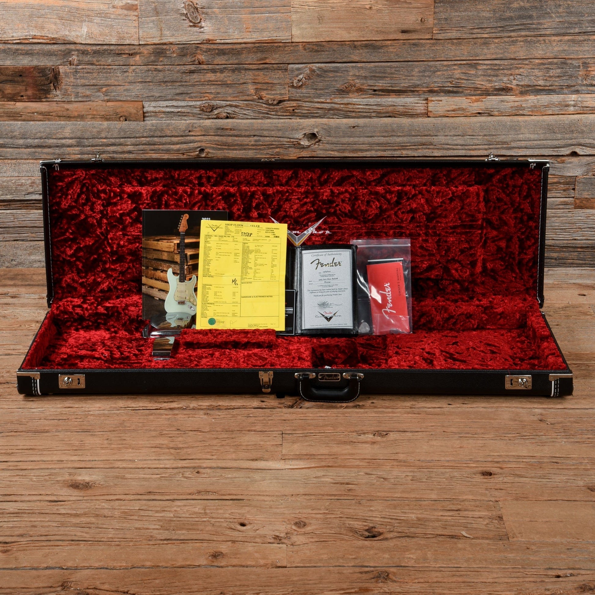 Fender Custom Shop '64 Jazz Bass Relic 3-Tone Sunburst 2021 Bass Guitars / 4-String