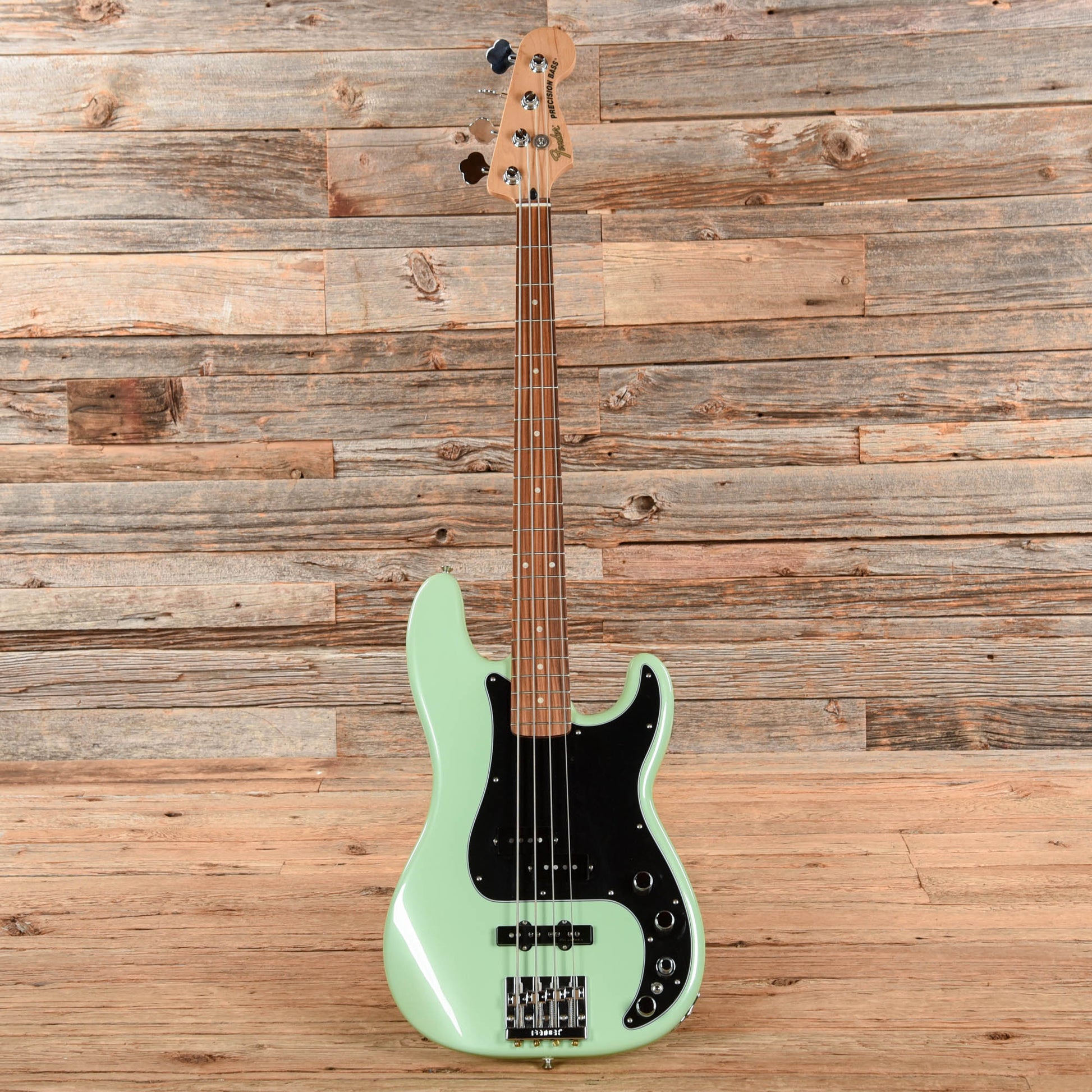Fender Deluxe Active Jazz Bass Surf Pearl 2018 Bass Guitars / 4-String