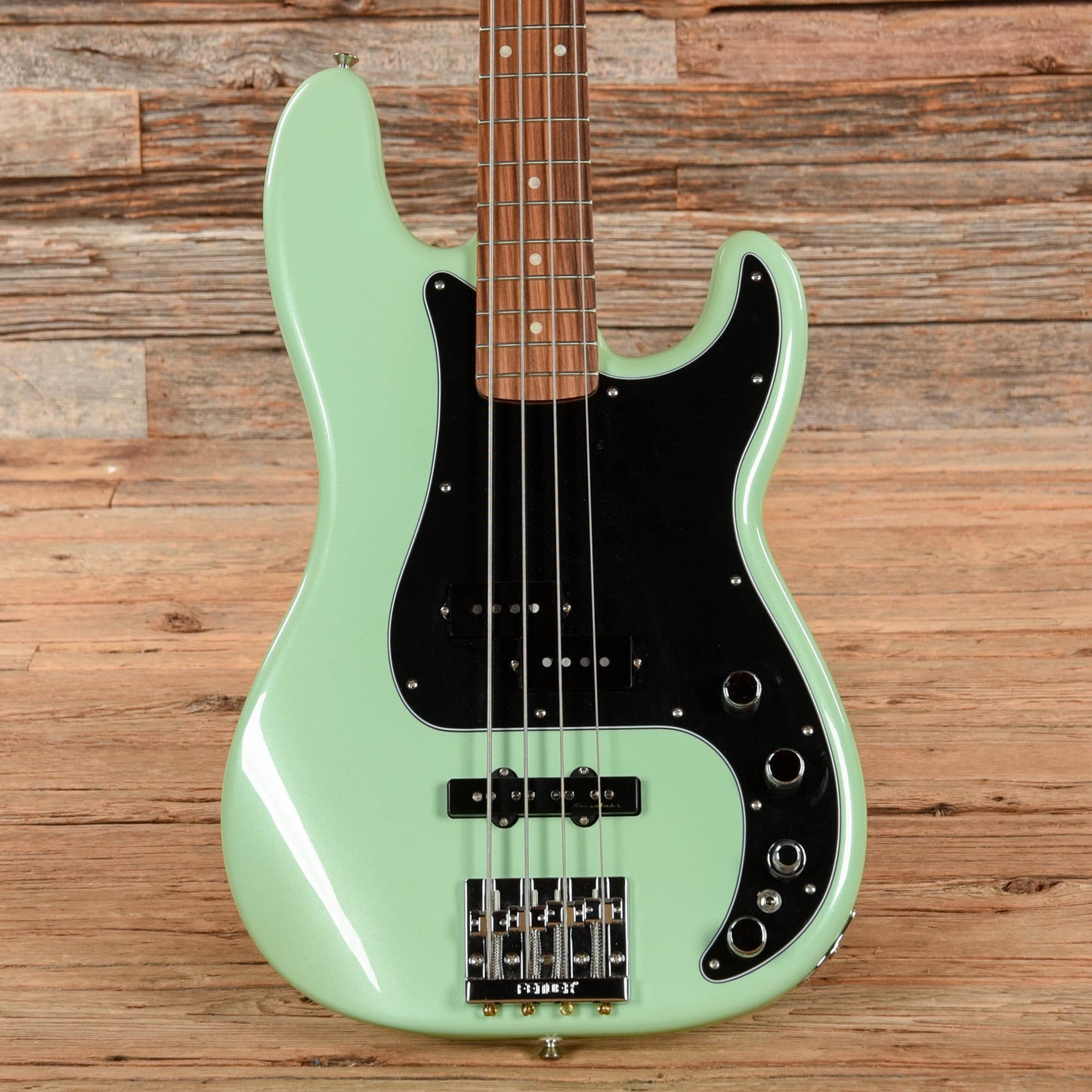 Fender Deluxe Active Jazz Bass Surf Pearl 2018 Bass Guitars / 4-String