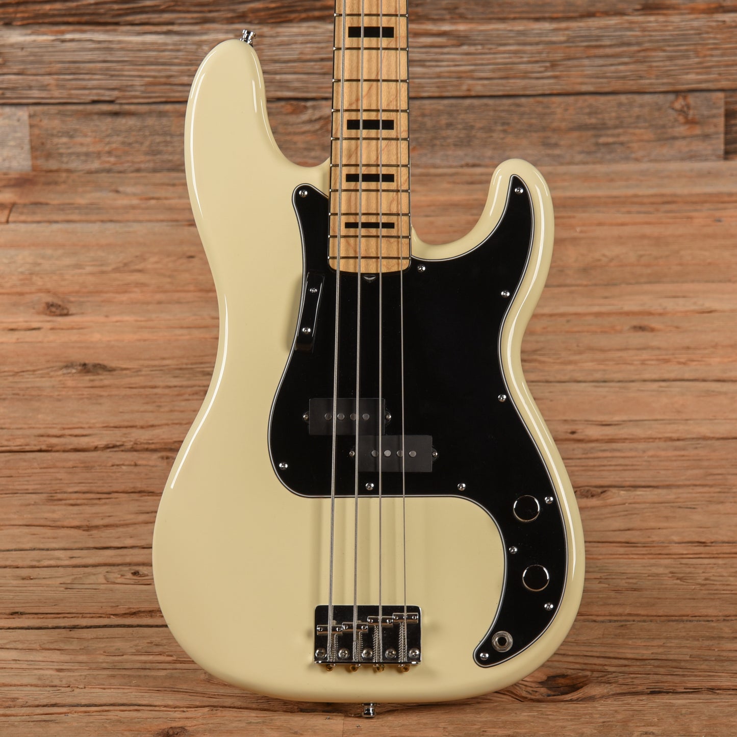 Fender Japan '70s Precision Bass Olympic White Bass Guitars / 4-String