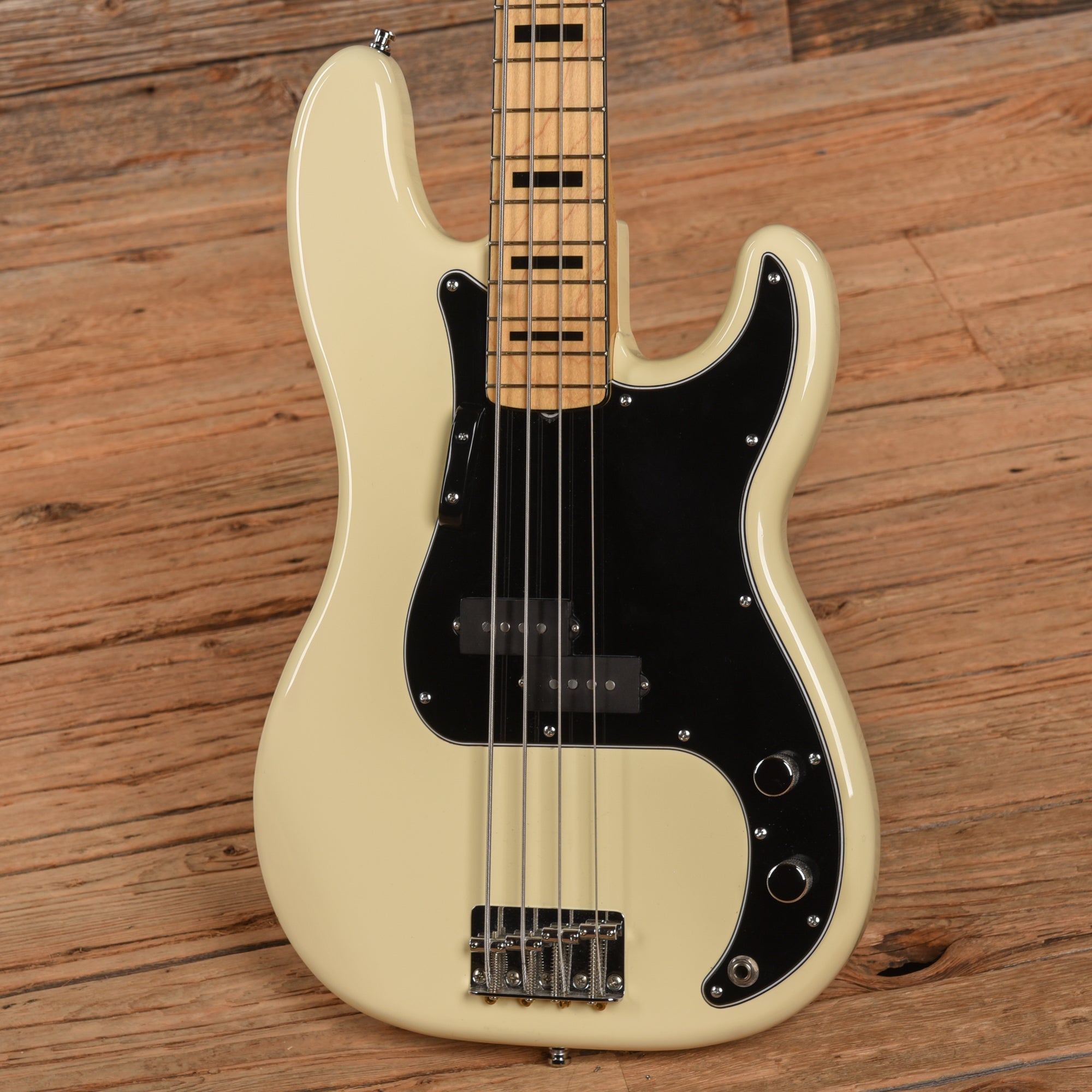 Fender Japan '70s Precision Bass Olympic White Bass Guitars / 4-String