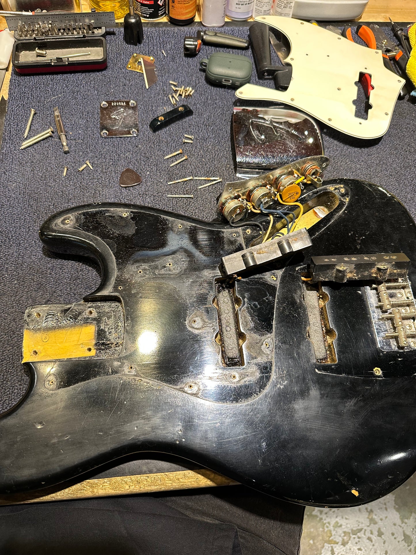 Fender Jazz Bass Black 1966 Bass Guitars / 4-String