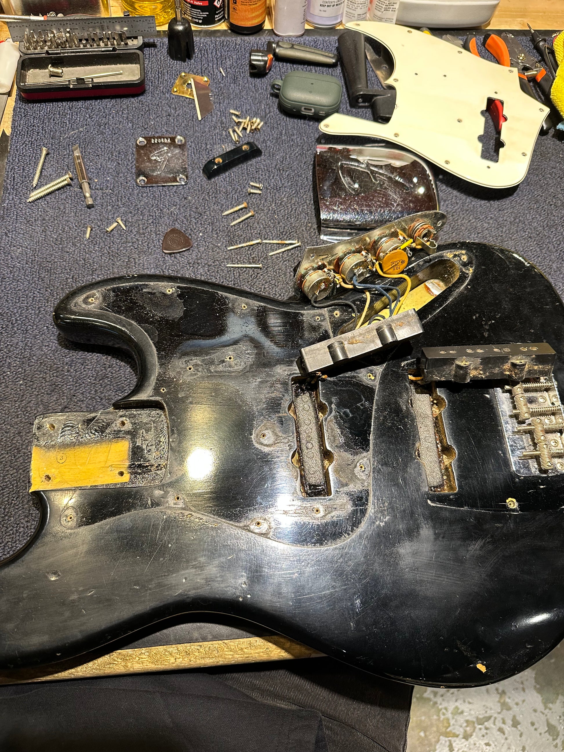 Fender Jazz Bass Black 1966 Bass Guitars / 4-String