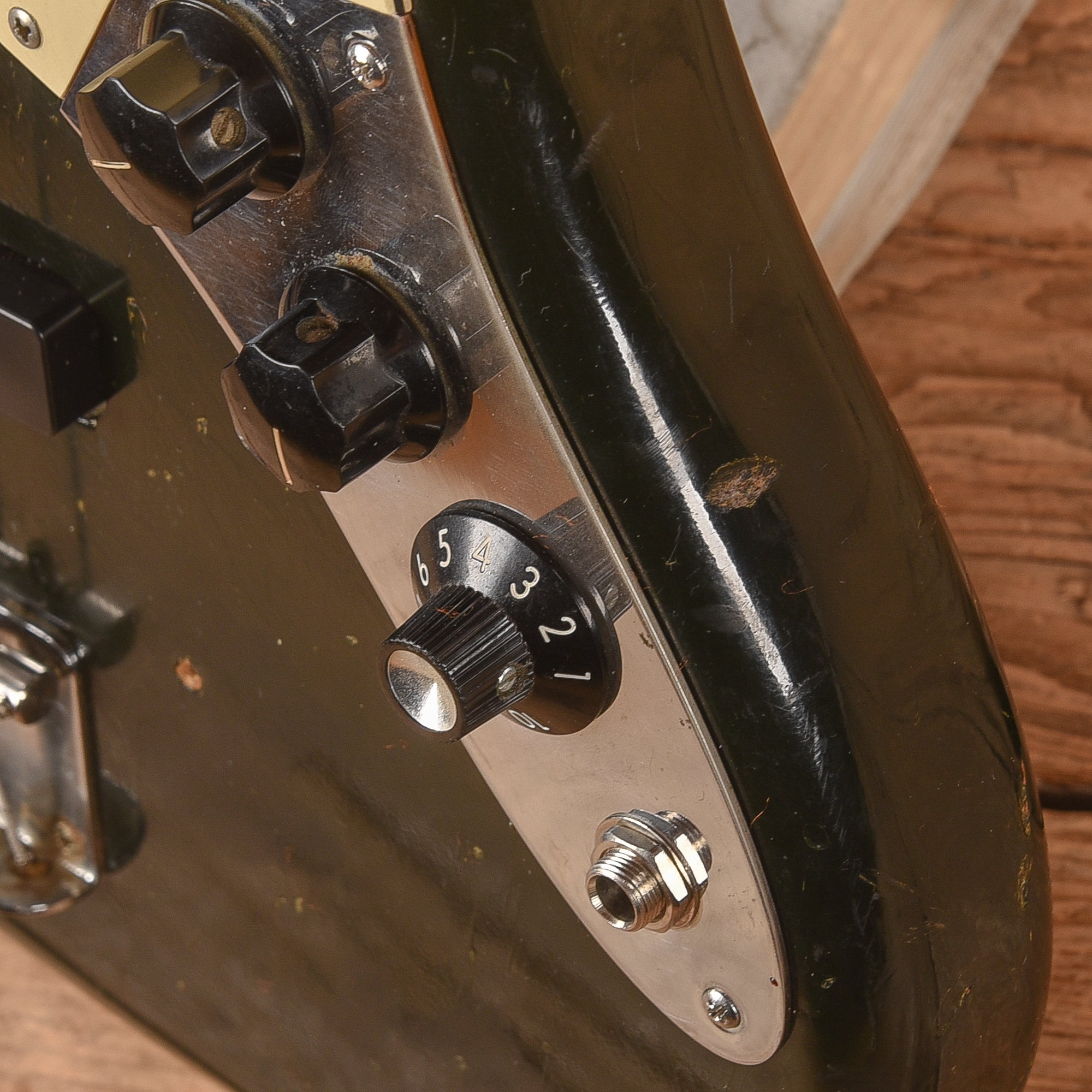 Fender Jazz Bass Black 1973 – Chicago Music Exchange