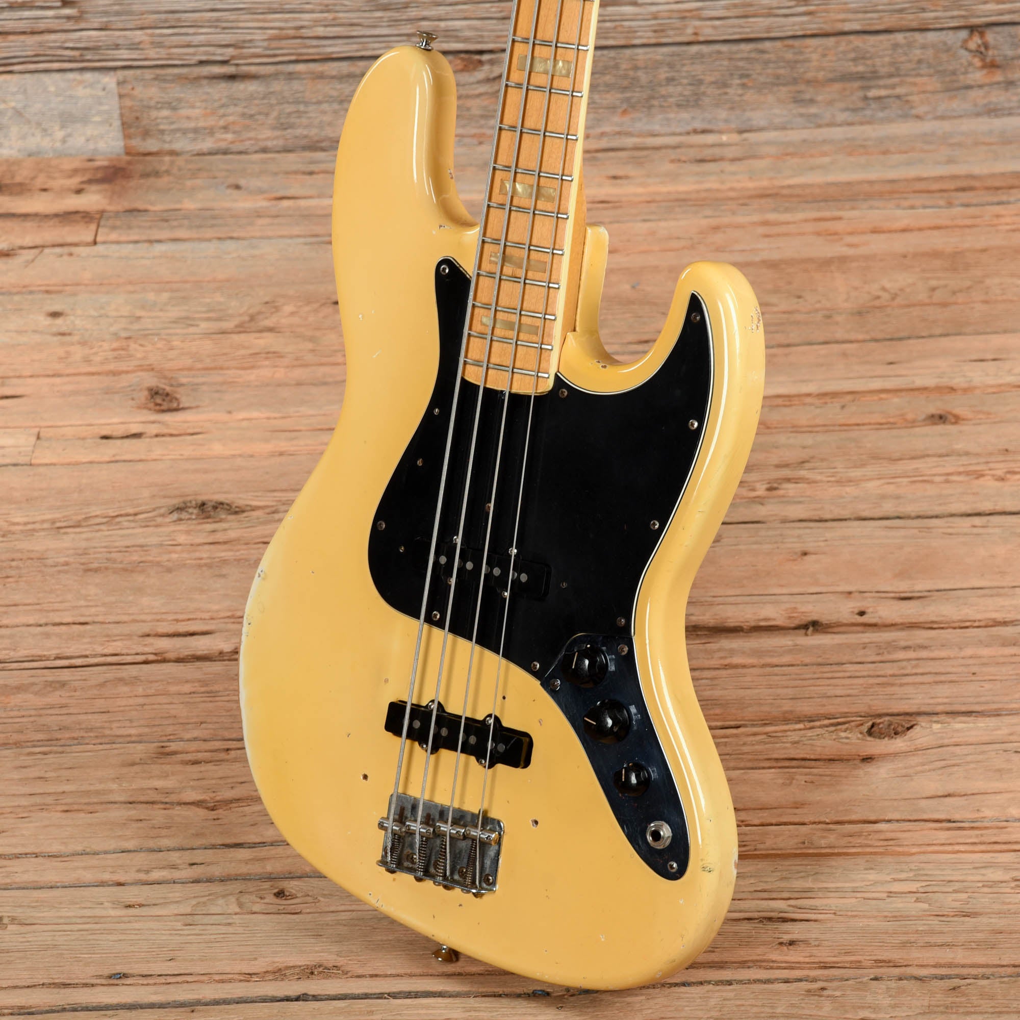 Fender Jazz Bass Olympic White 1974 Bass Guitars / 4-String