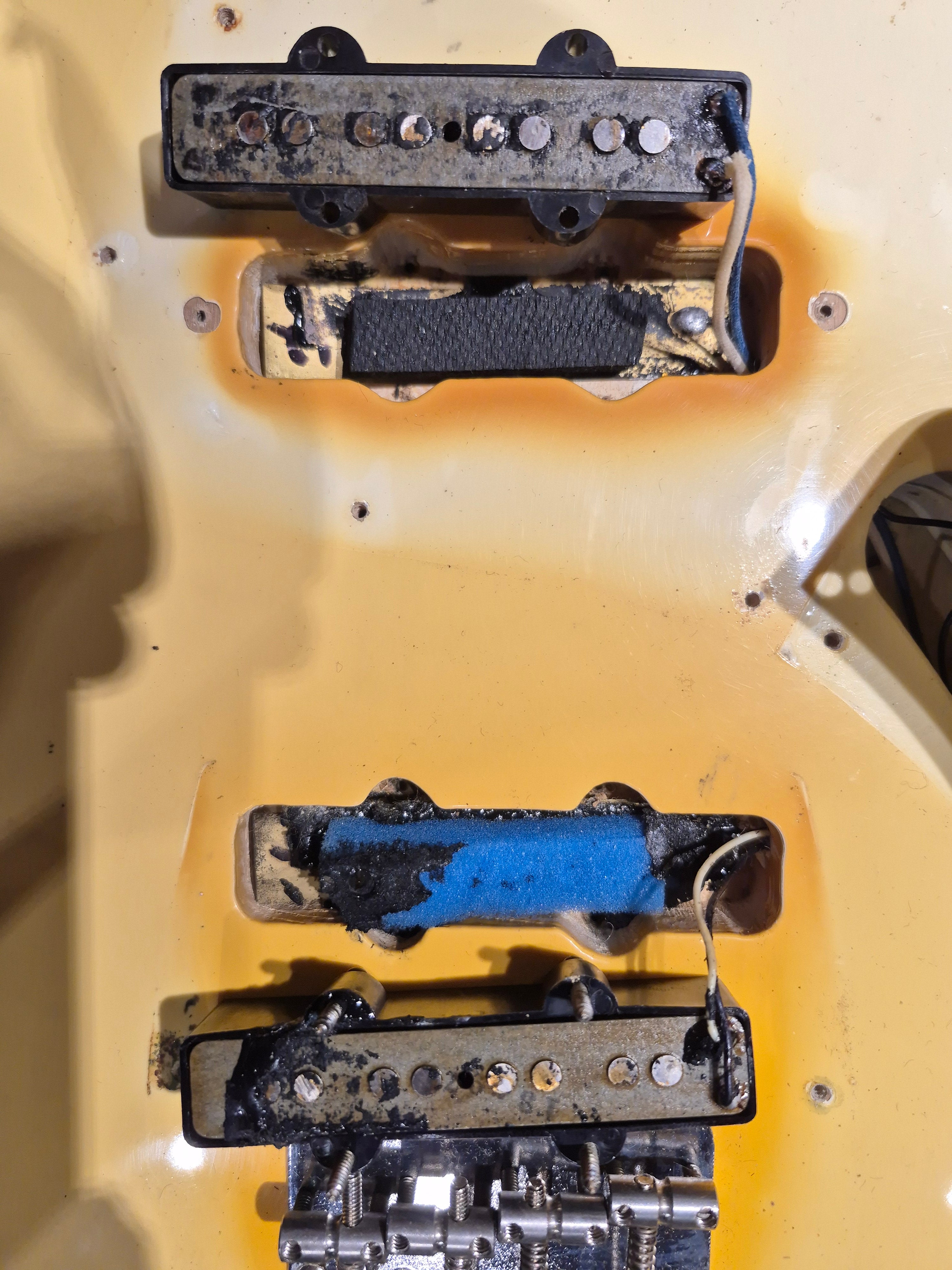 Fender Jazz Bass Olympic White 1975 Bass Guitars / 4-String
