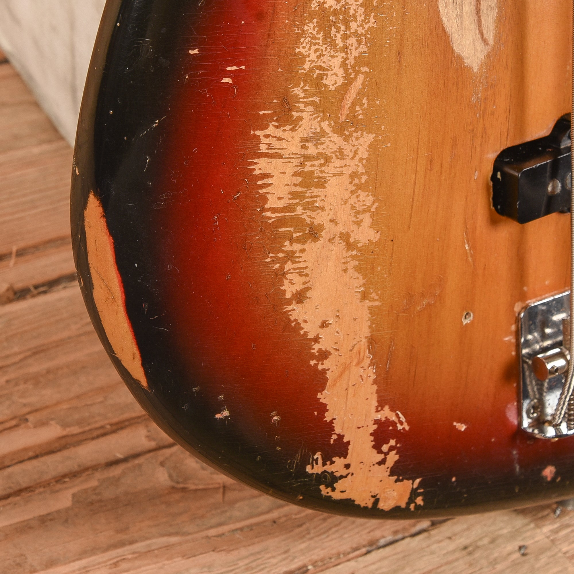 Fender Jazz Bass Sunburst 1974 Bass Guitars / 4-String